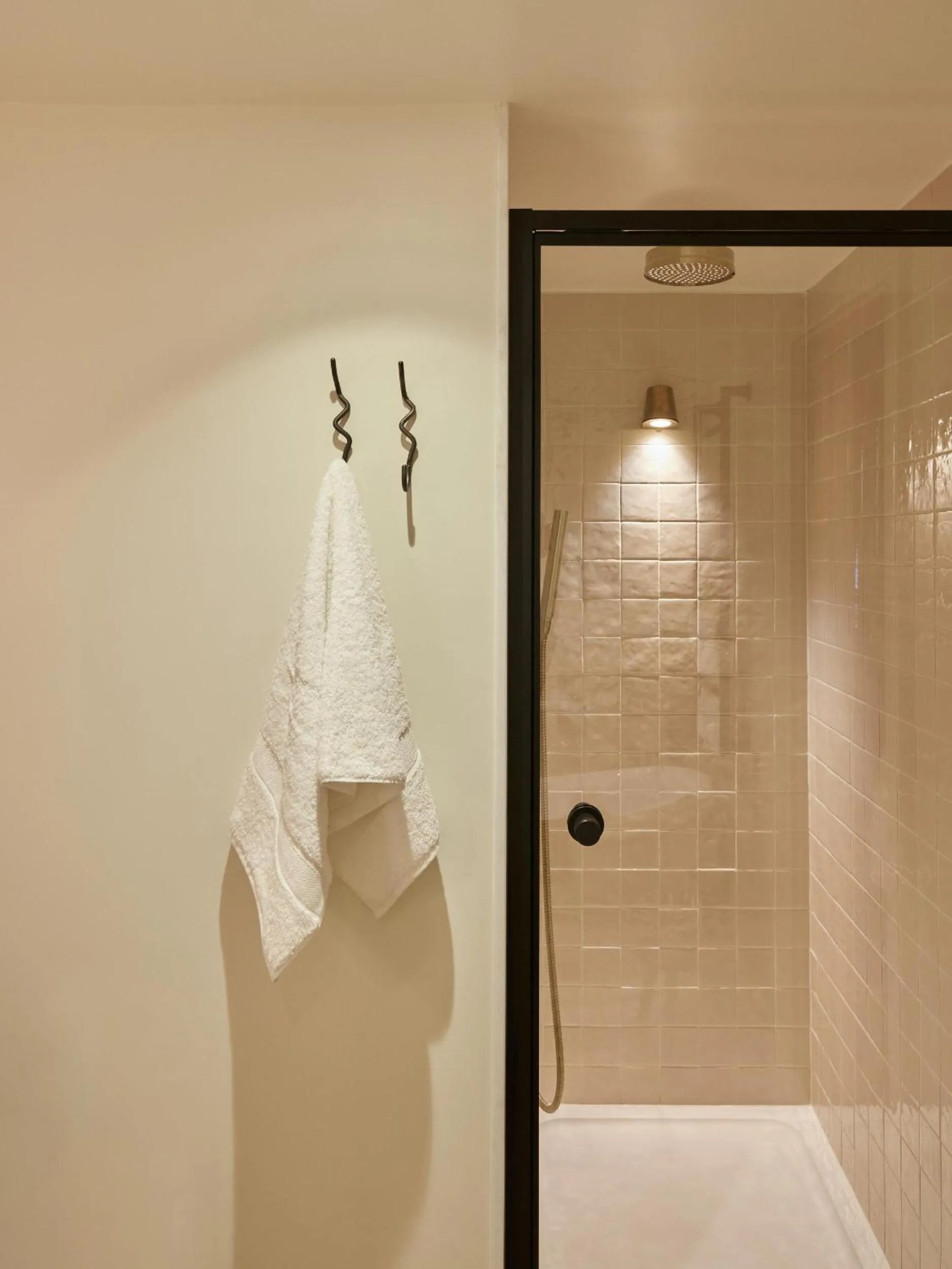 Bathroom in No 42 by GuestHouse, Margate