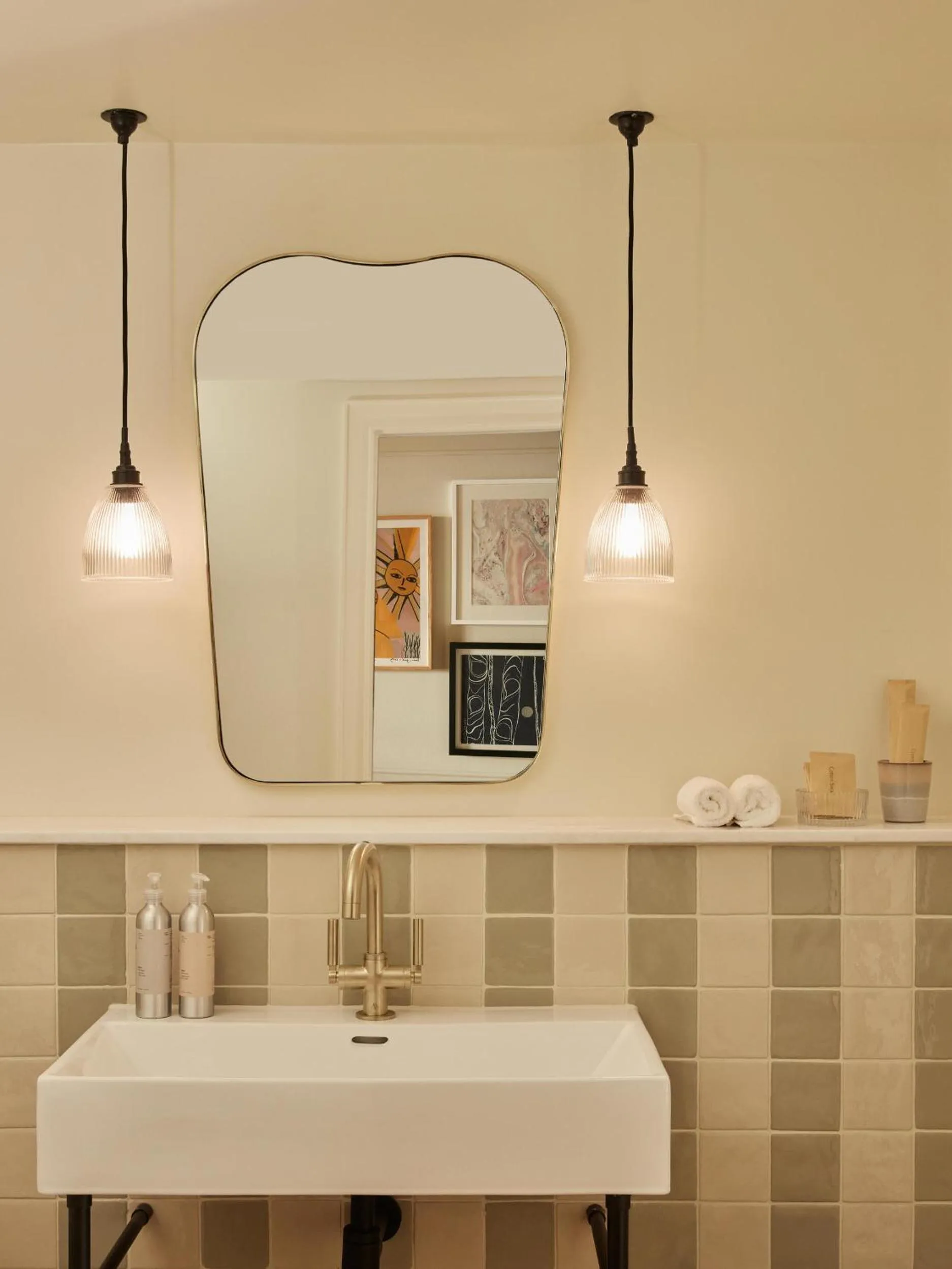 Bathroom in No 42 by GuestHouse, Margate