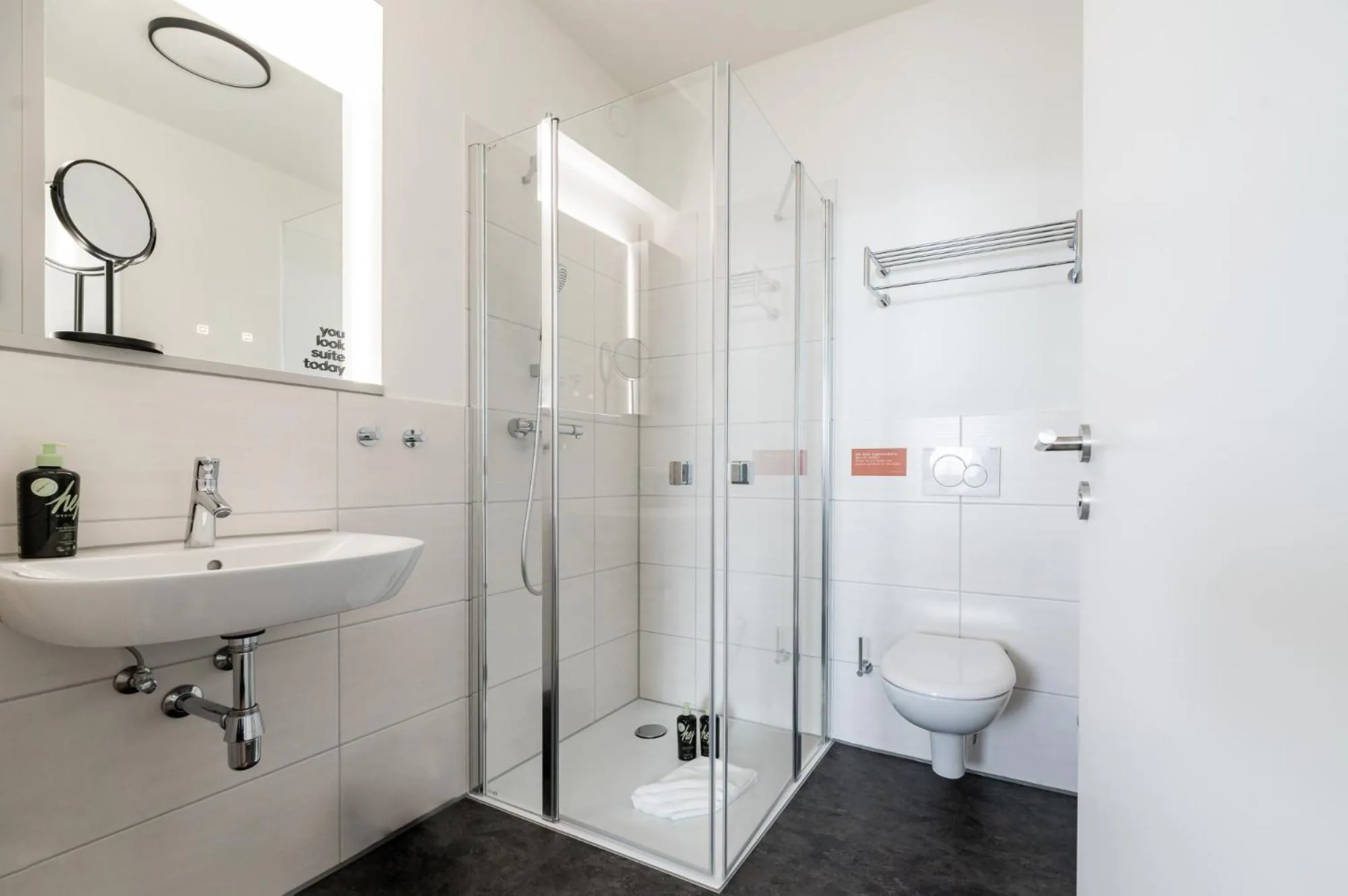 Shower in Limehome Bremerhaven Kantstraße