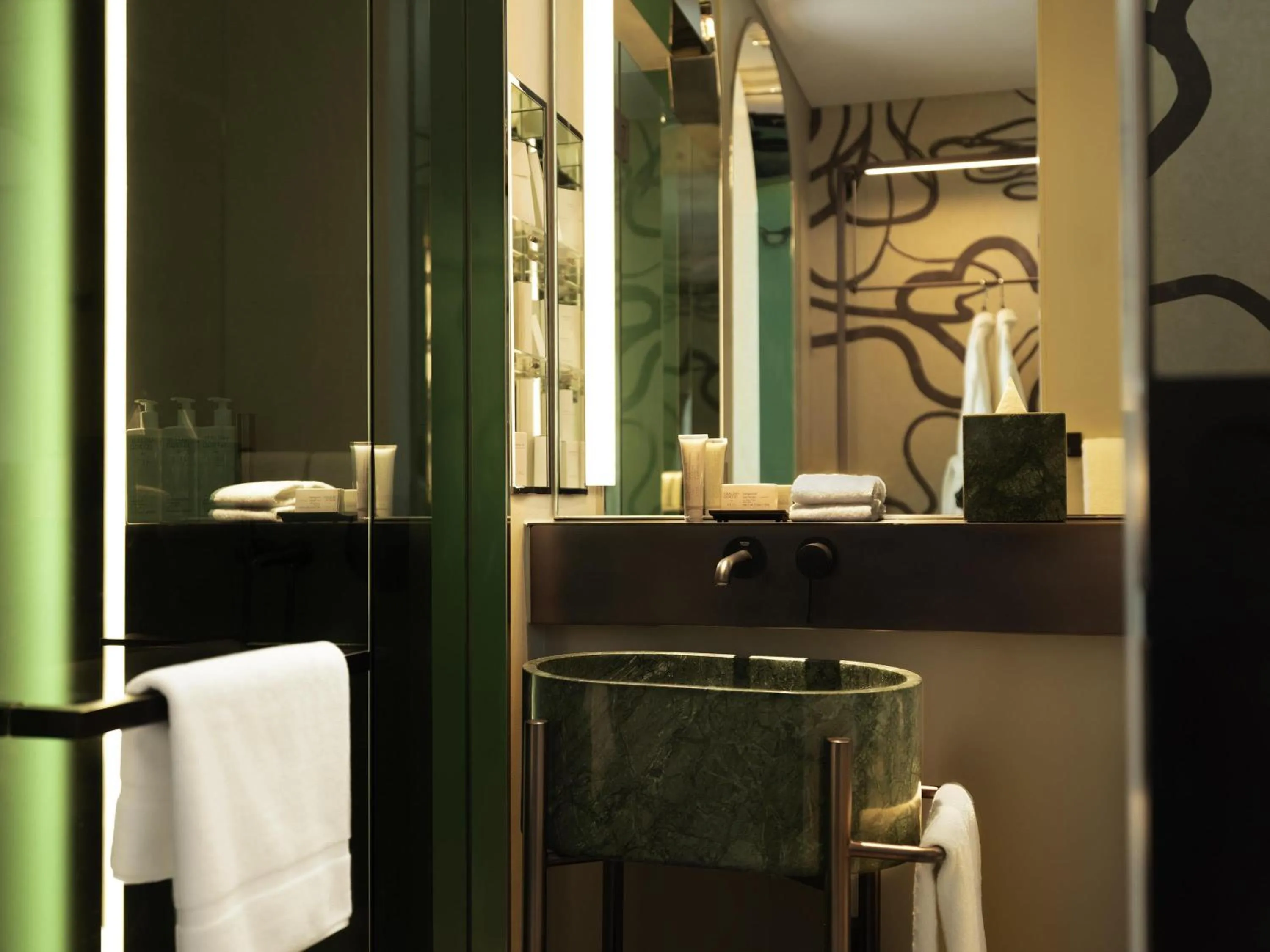 Bedroom in Mondrian Singapore Duxton