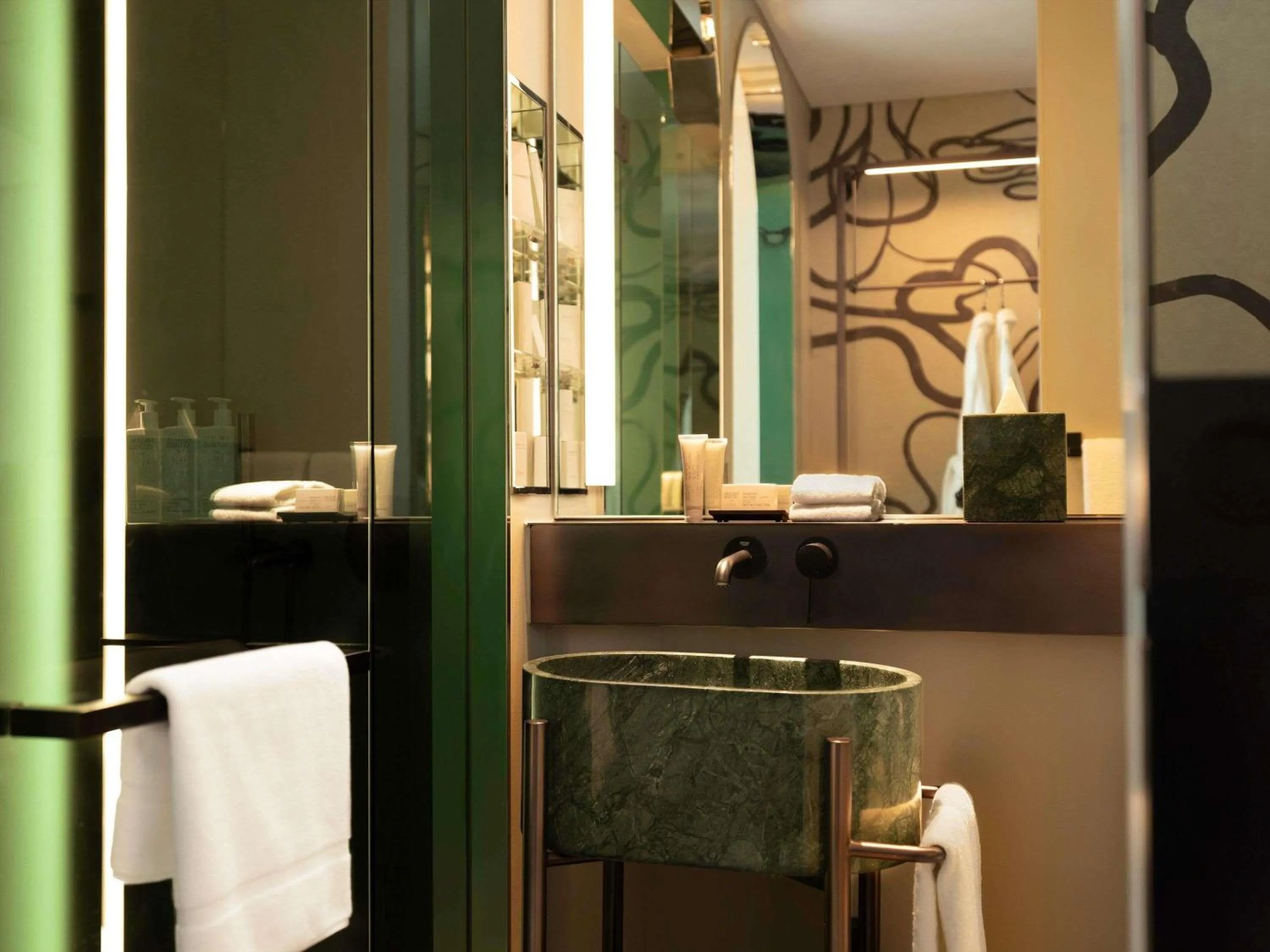 Bedroom in Mondrian Singapore Duxton