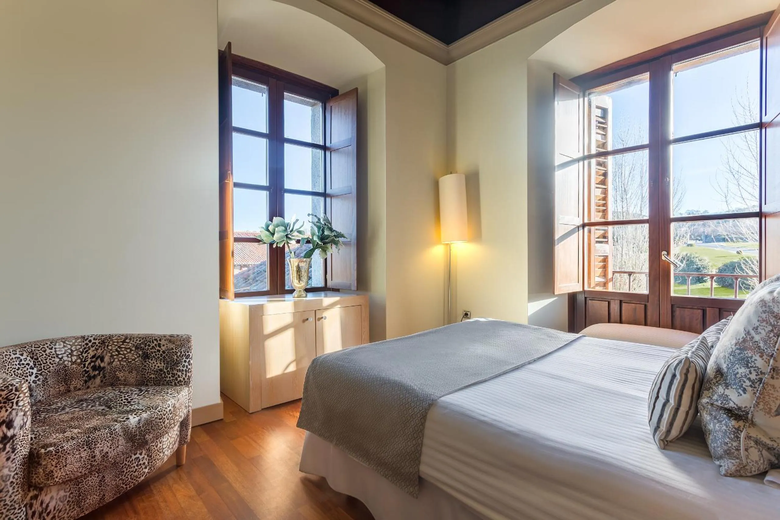 Photo of the whole room, Bed in Izan Puerta de Gredos