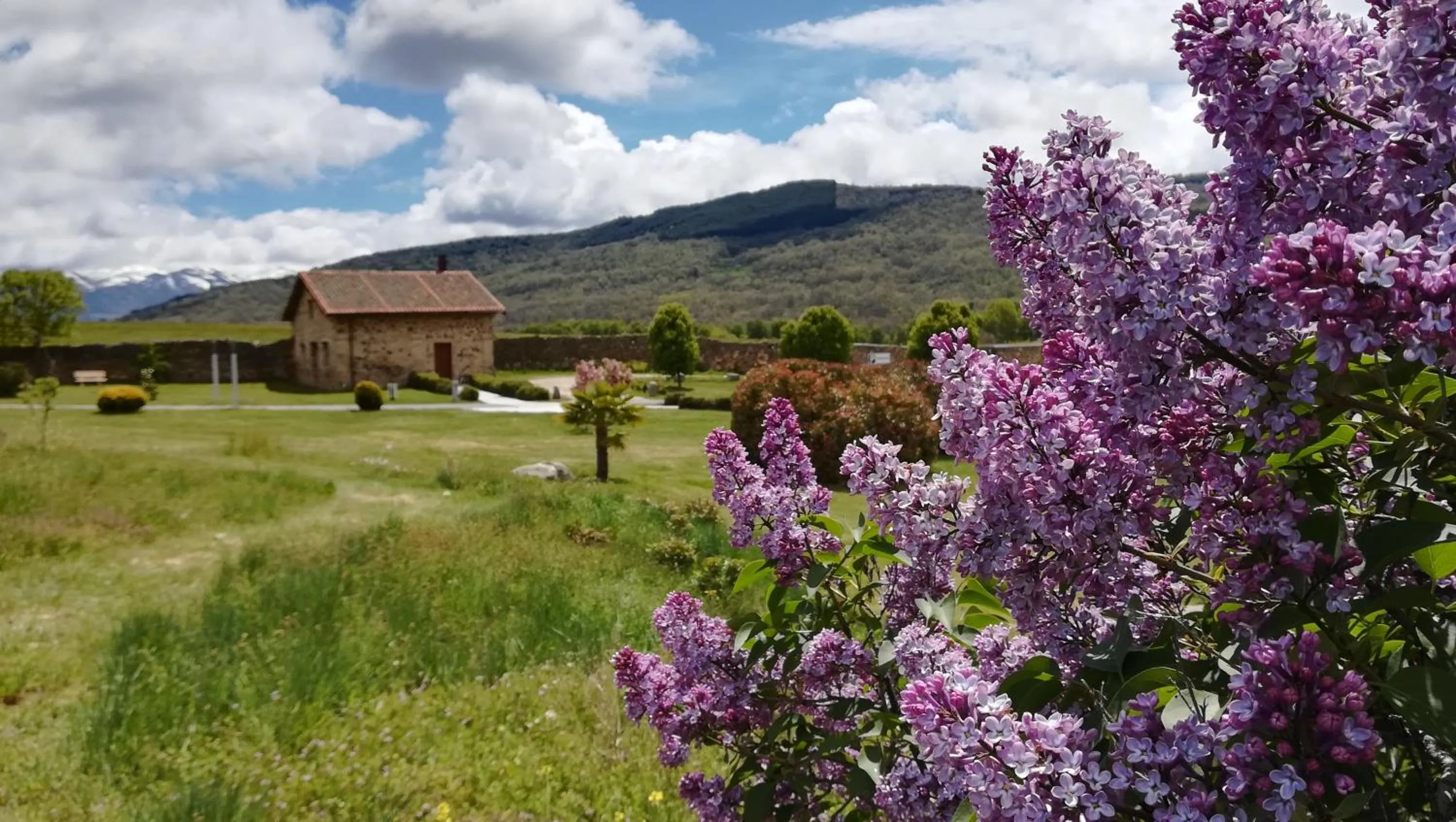 Property building in Izan Puerta de Gredos