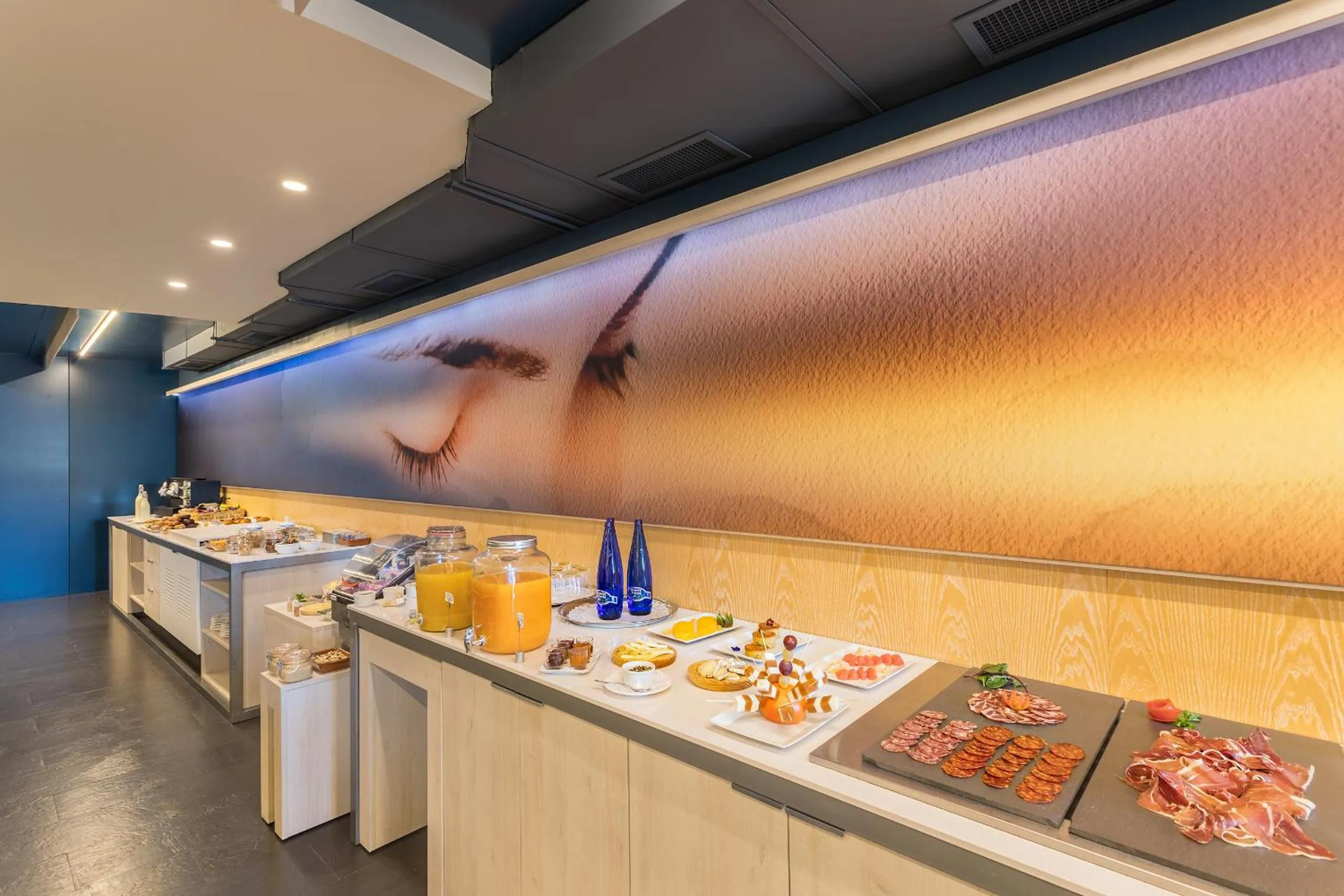 Buffet breakfast in Izan Puerta de Gredos