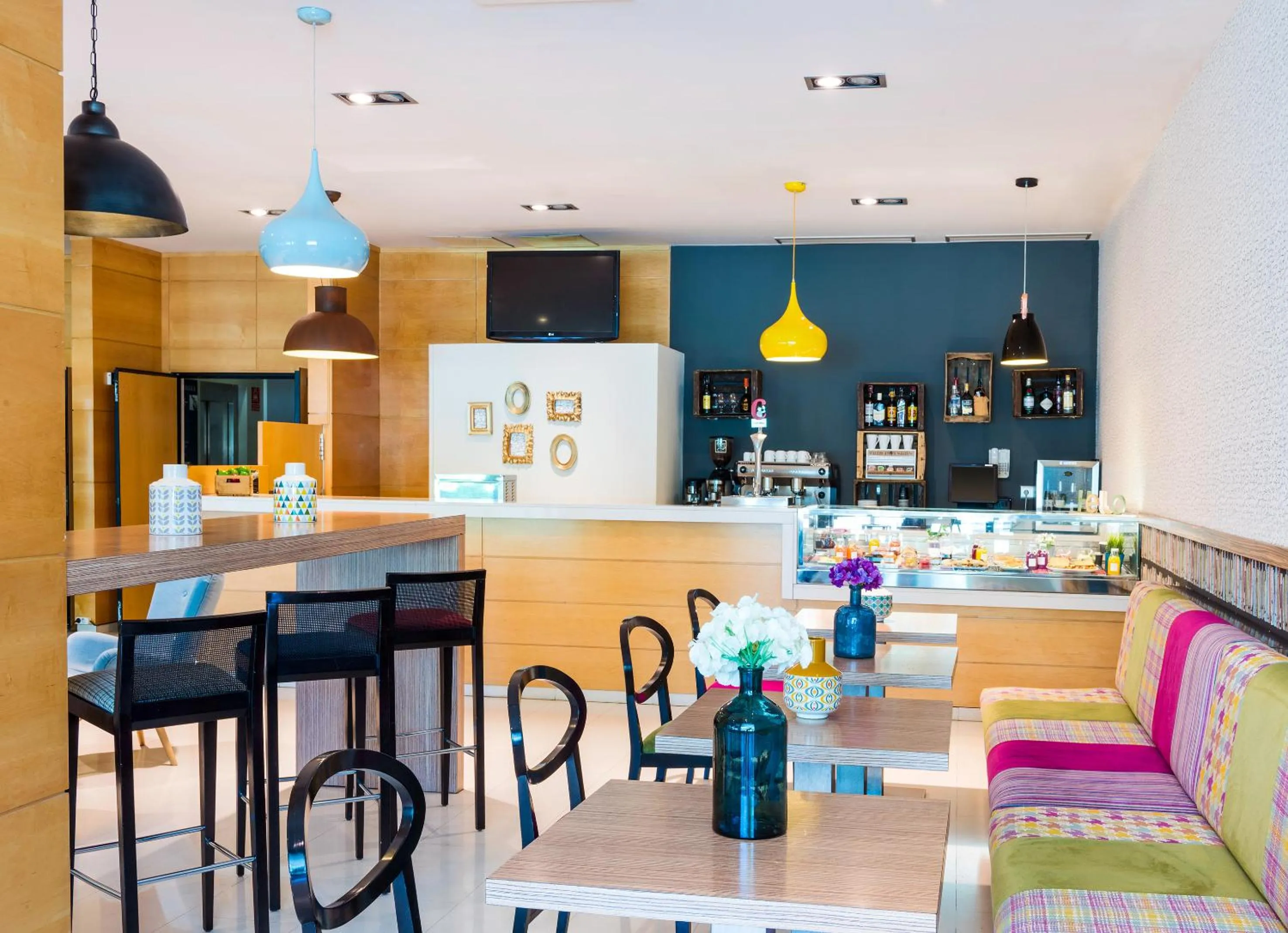 Lounge or bar in Hotel Zentral Ave