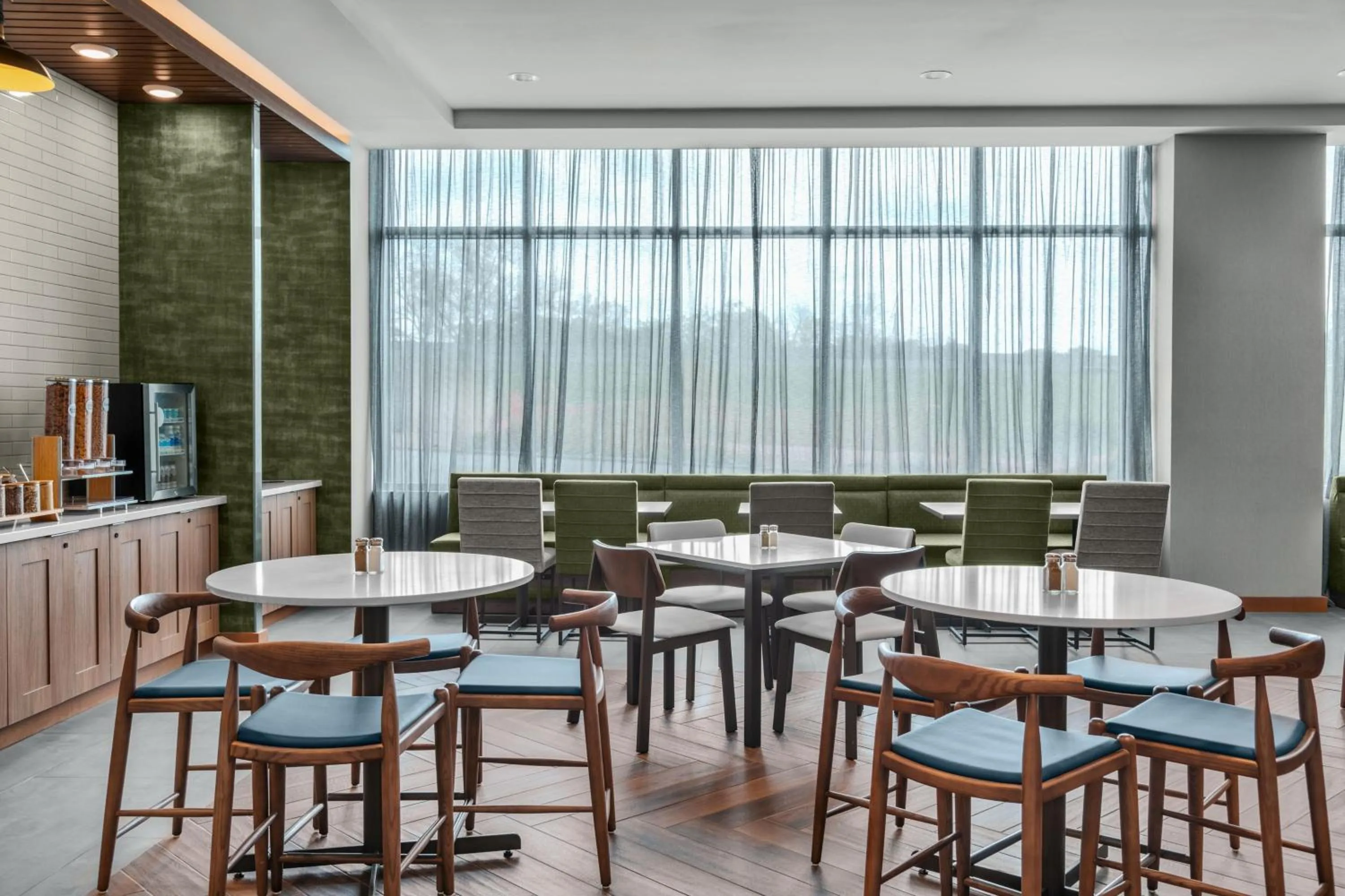 Breakfast in Fairfield Inn & Suites Austin Downtown