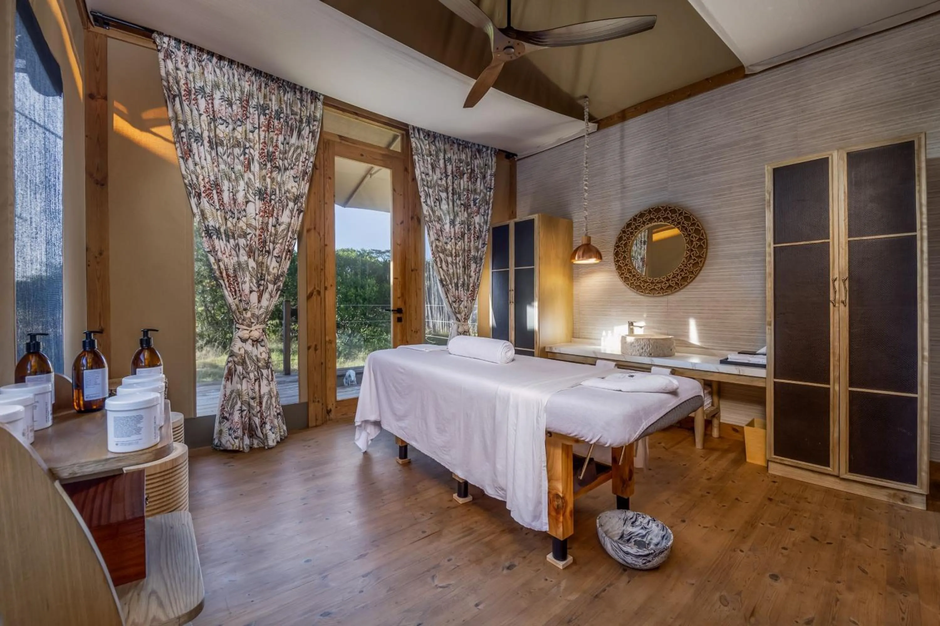 Spa and wellness centre/facilities, Bed in JW Marriott Masai Mara Lodge
