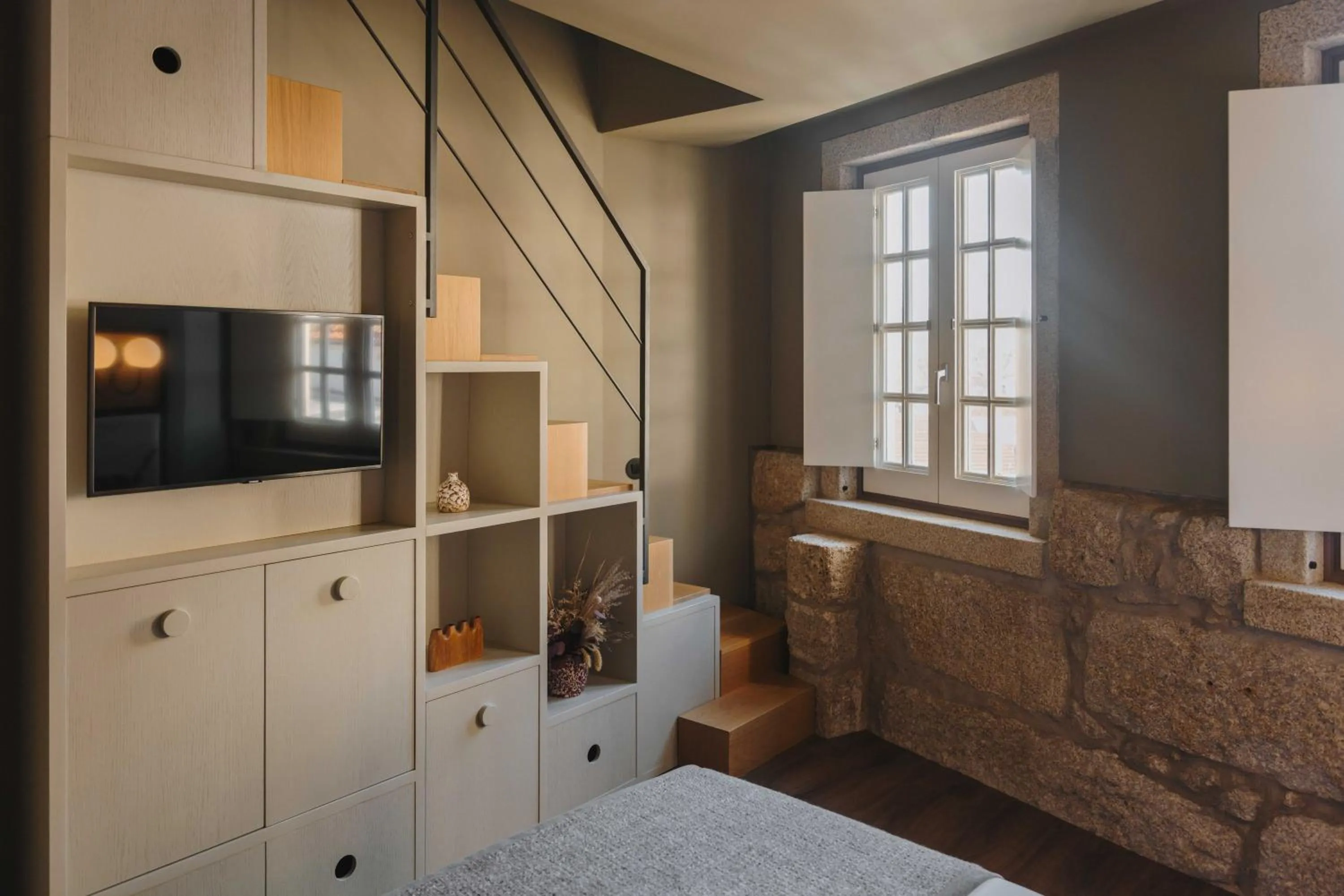 TV and multimedia, Bed in Timbre Virtudes