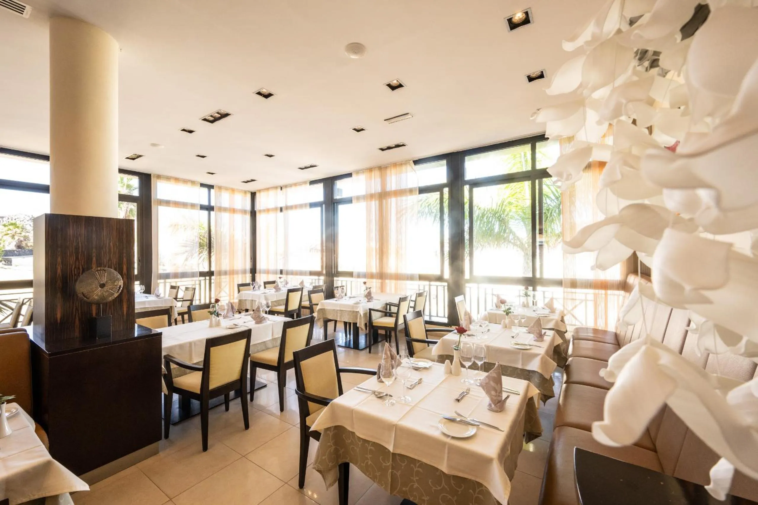 Restaurant/places to eat in Luz Del Mar