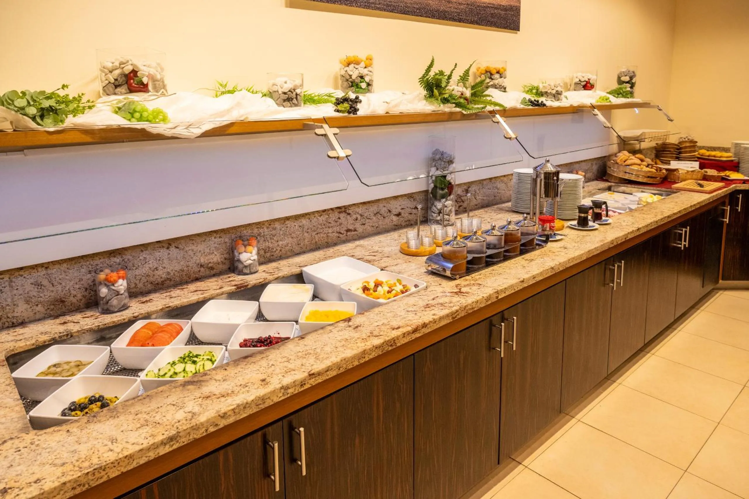 Buffet breakfast in Luz Del Mar