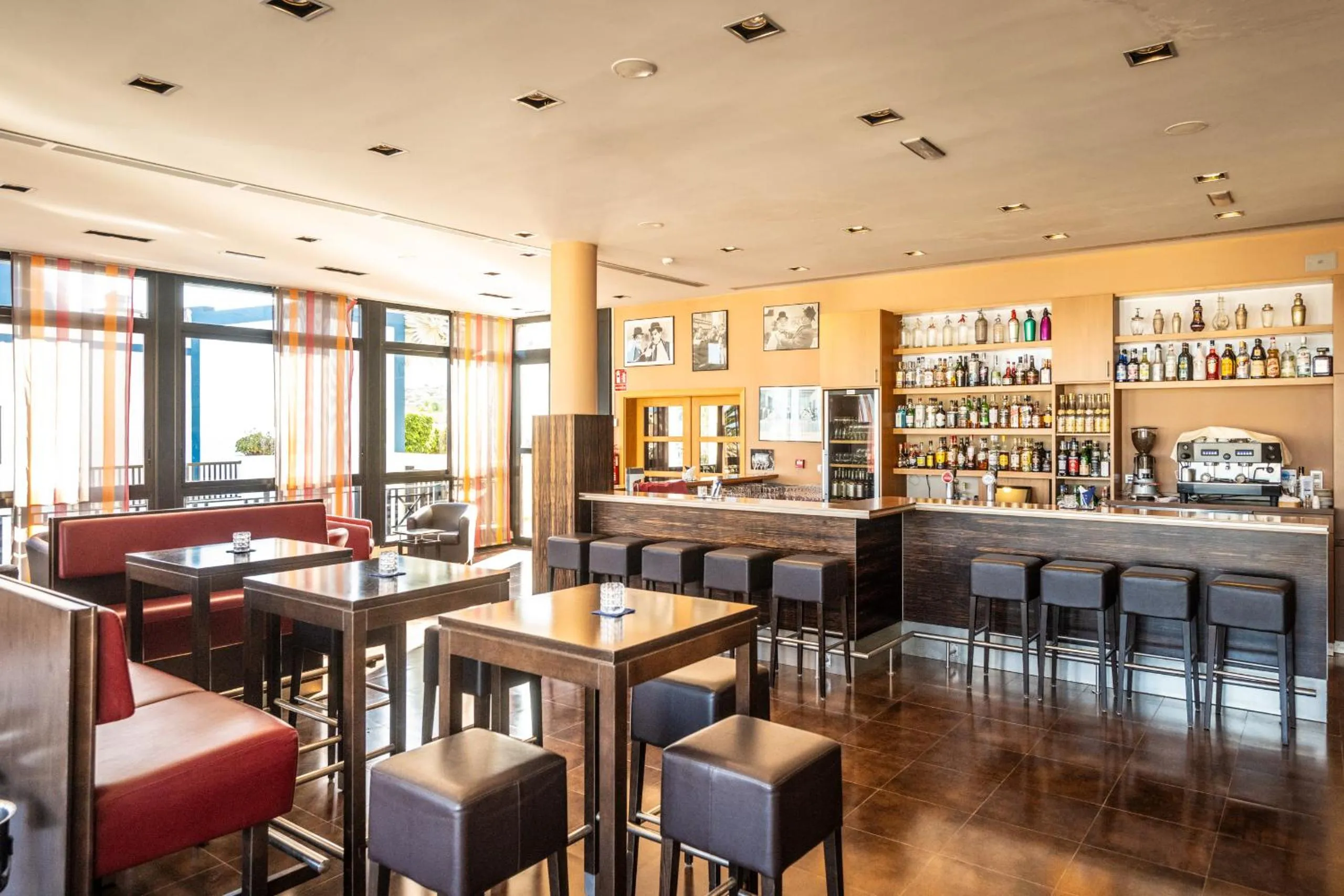 Lounge or bar in Luz Del Mar