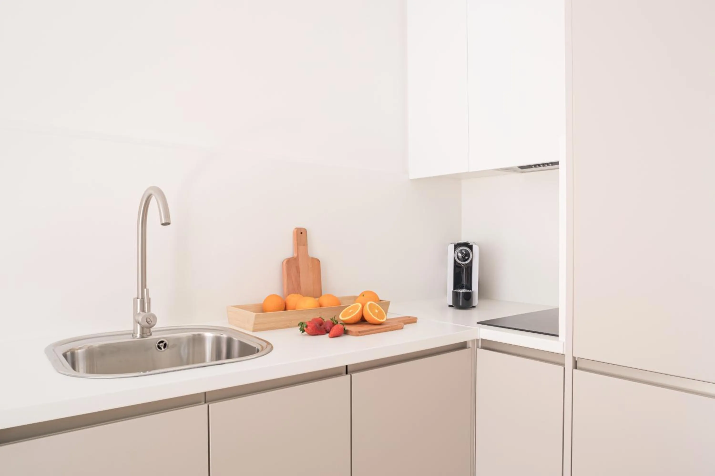 Coffee/tea facilities in Mylu Suites by Puerta Catedral