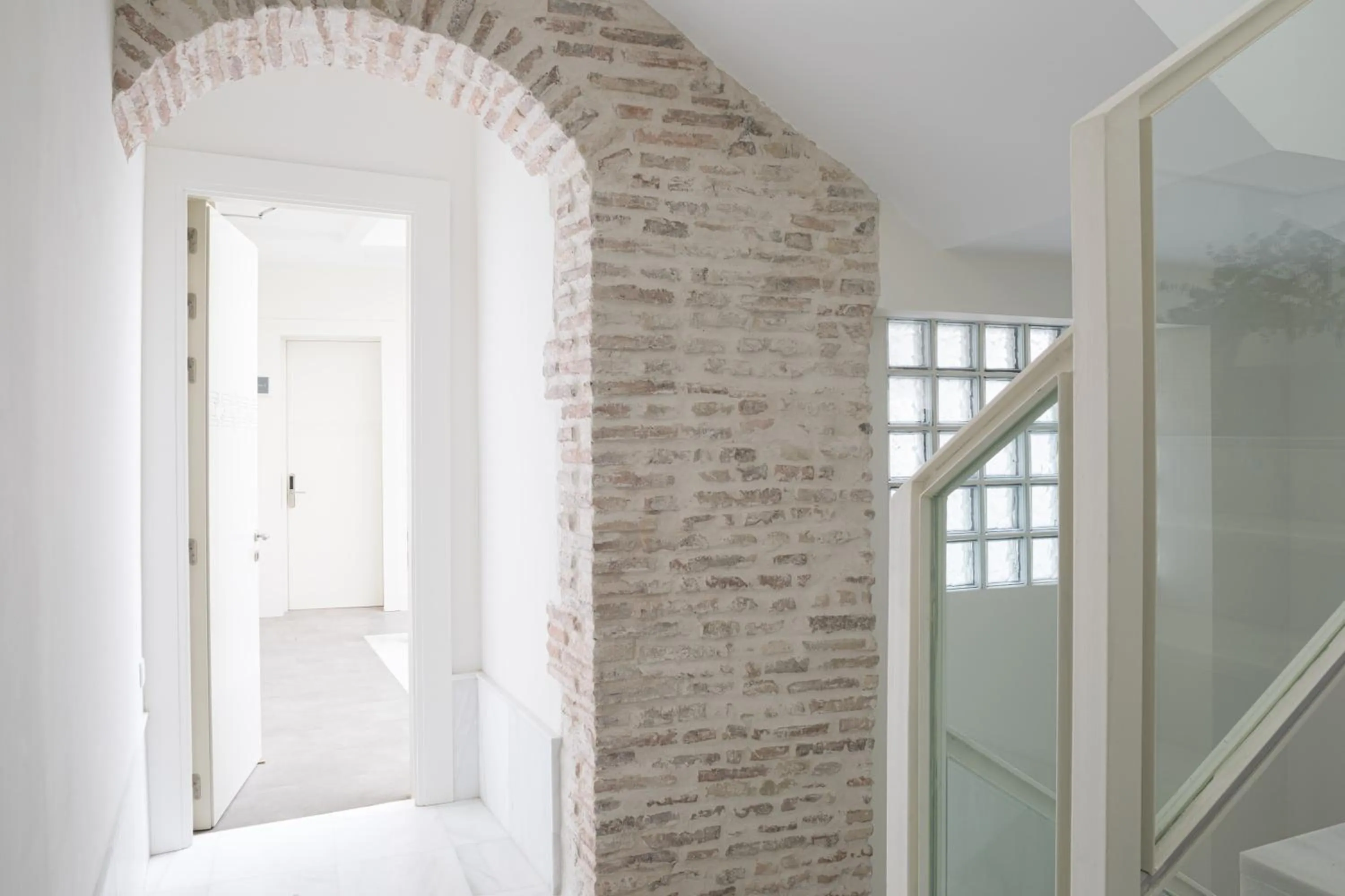 Decorative detail in Mylu Suites by Puerta Catedral