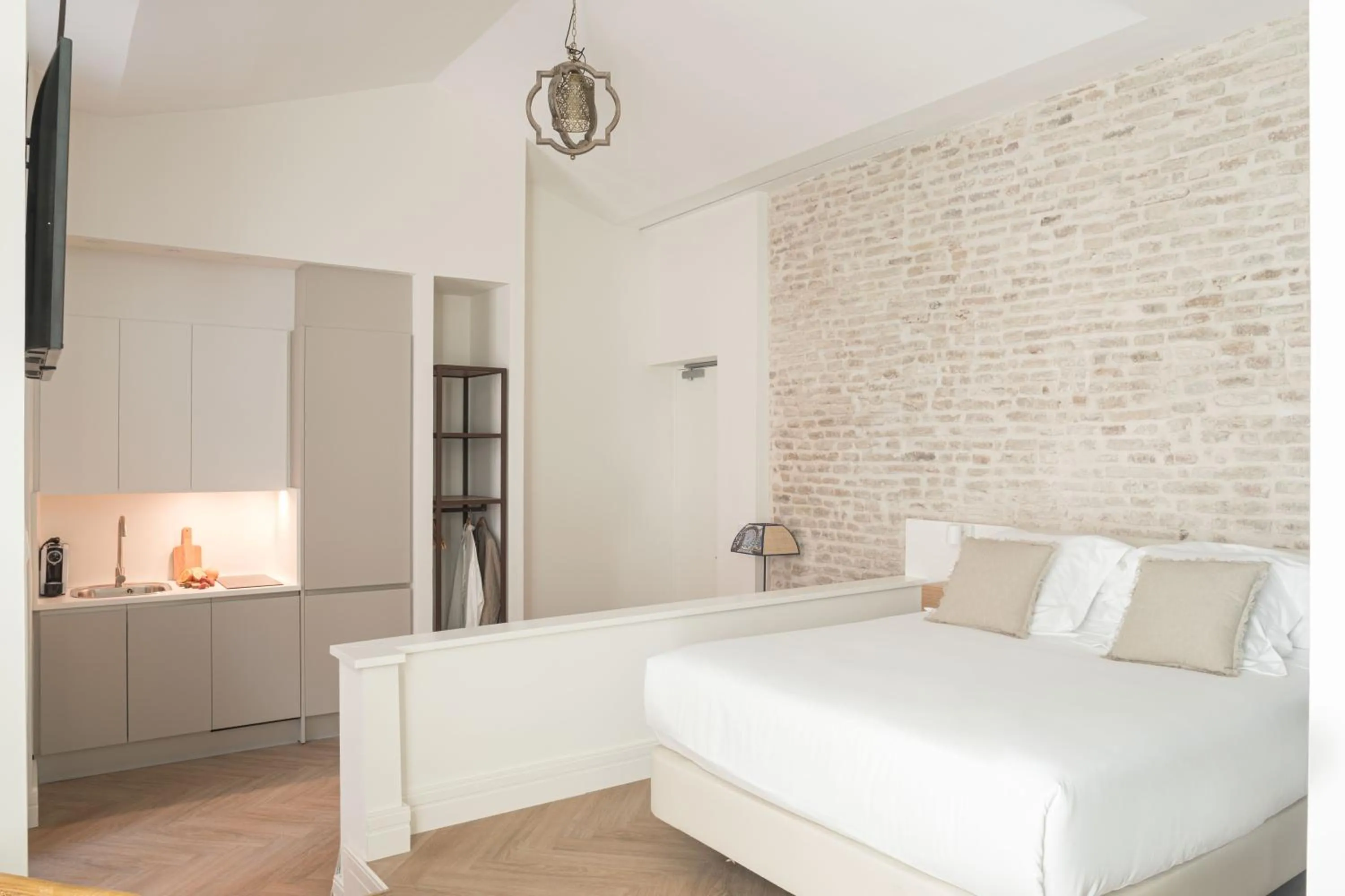 Bed in Mylu Suites by Puerta Catedral