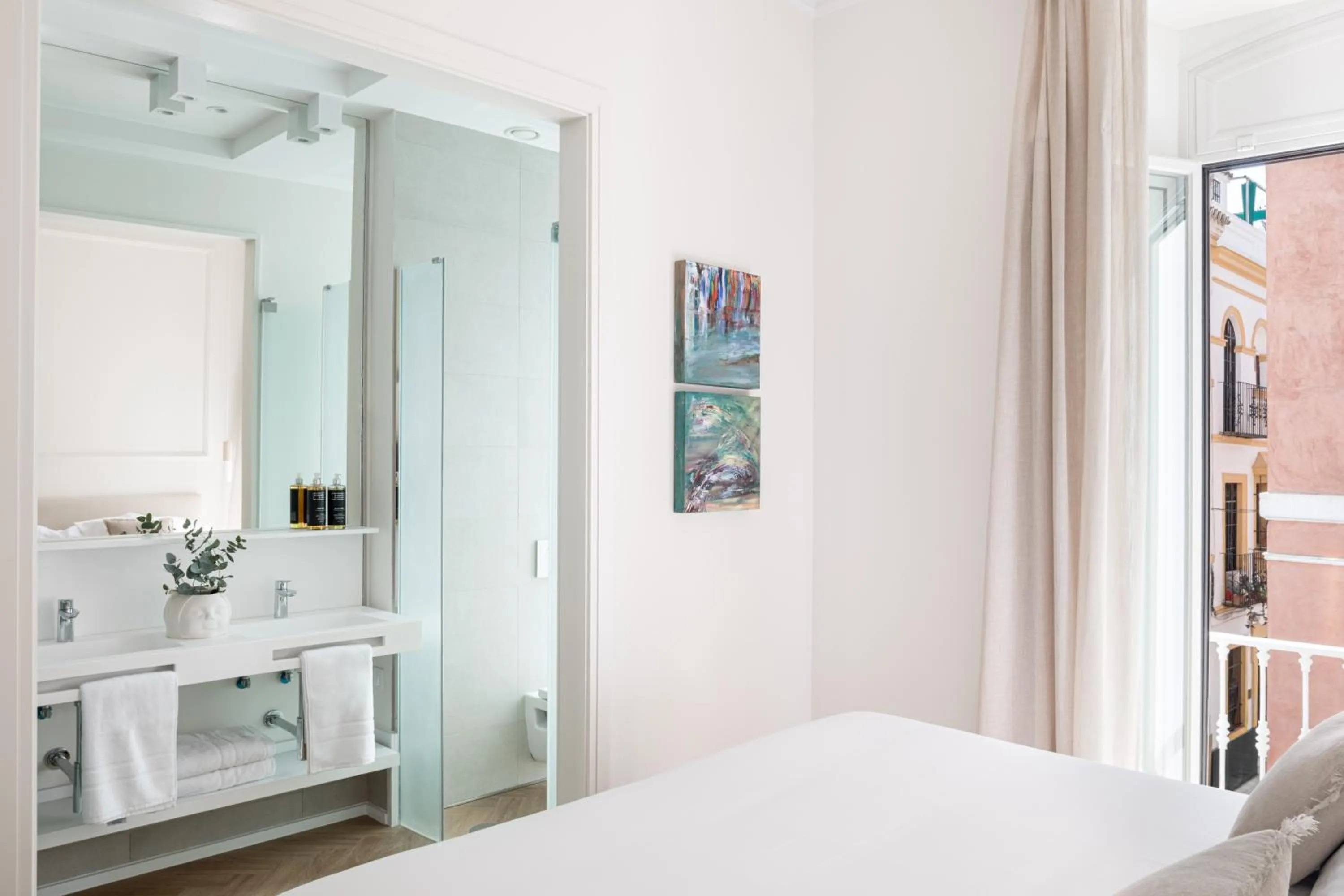 Shower, Bed in Mylu Suites by Puerta Catedral