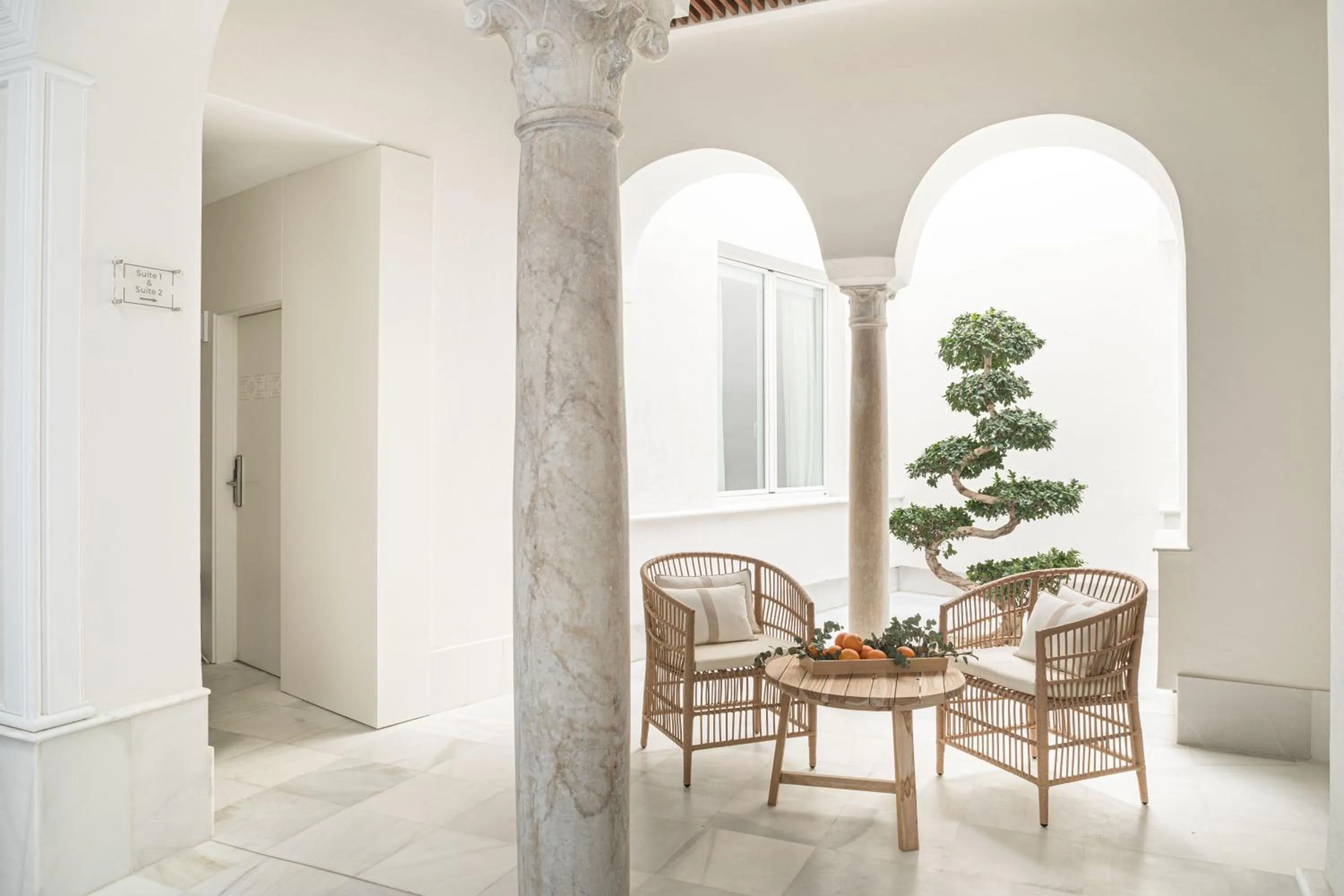 Lobby or reception in Mylu Suites by Puerta Catedral