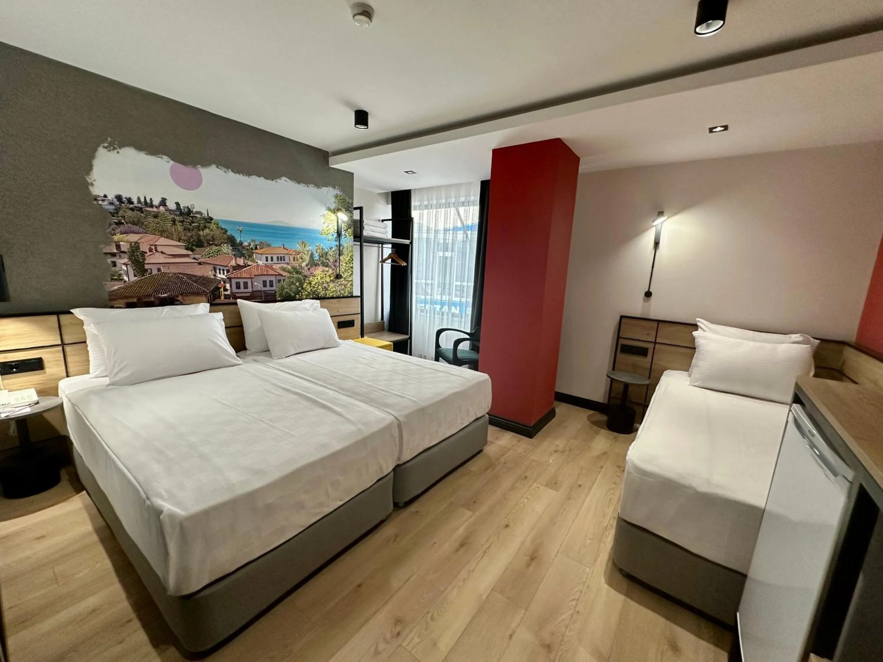 Photo of the whole room in Just Inn City