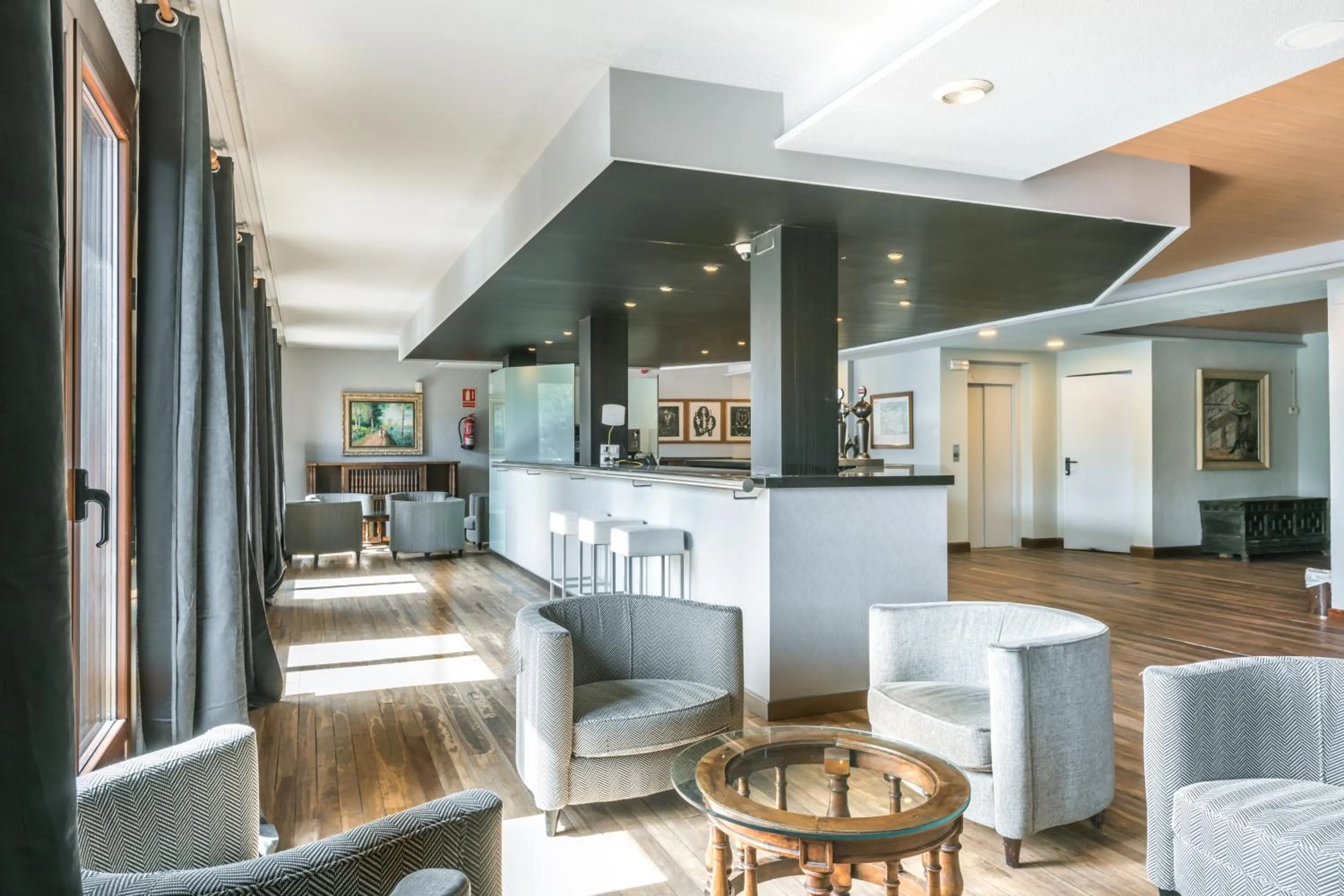 Lounge or bar in SNÖ Hotel Formigal