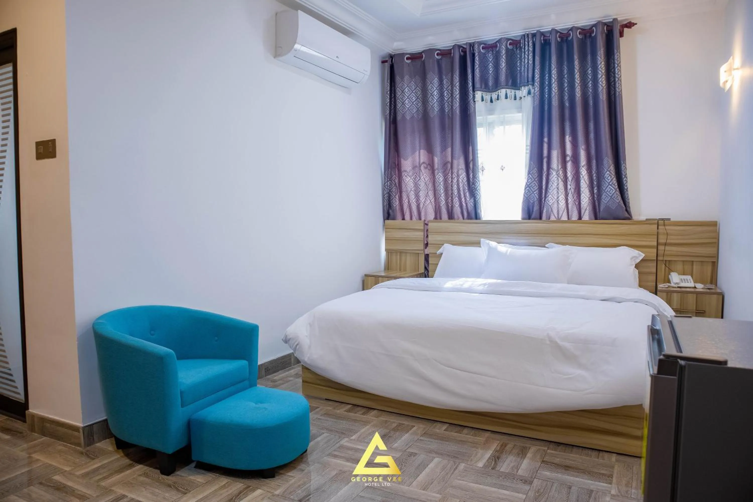 Bed in GEORGE VEE HOTEL LTD