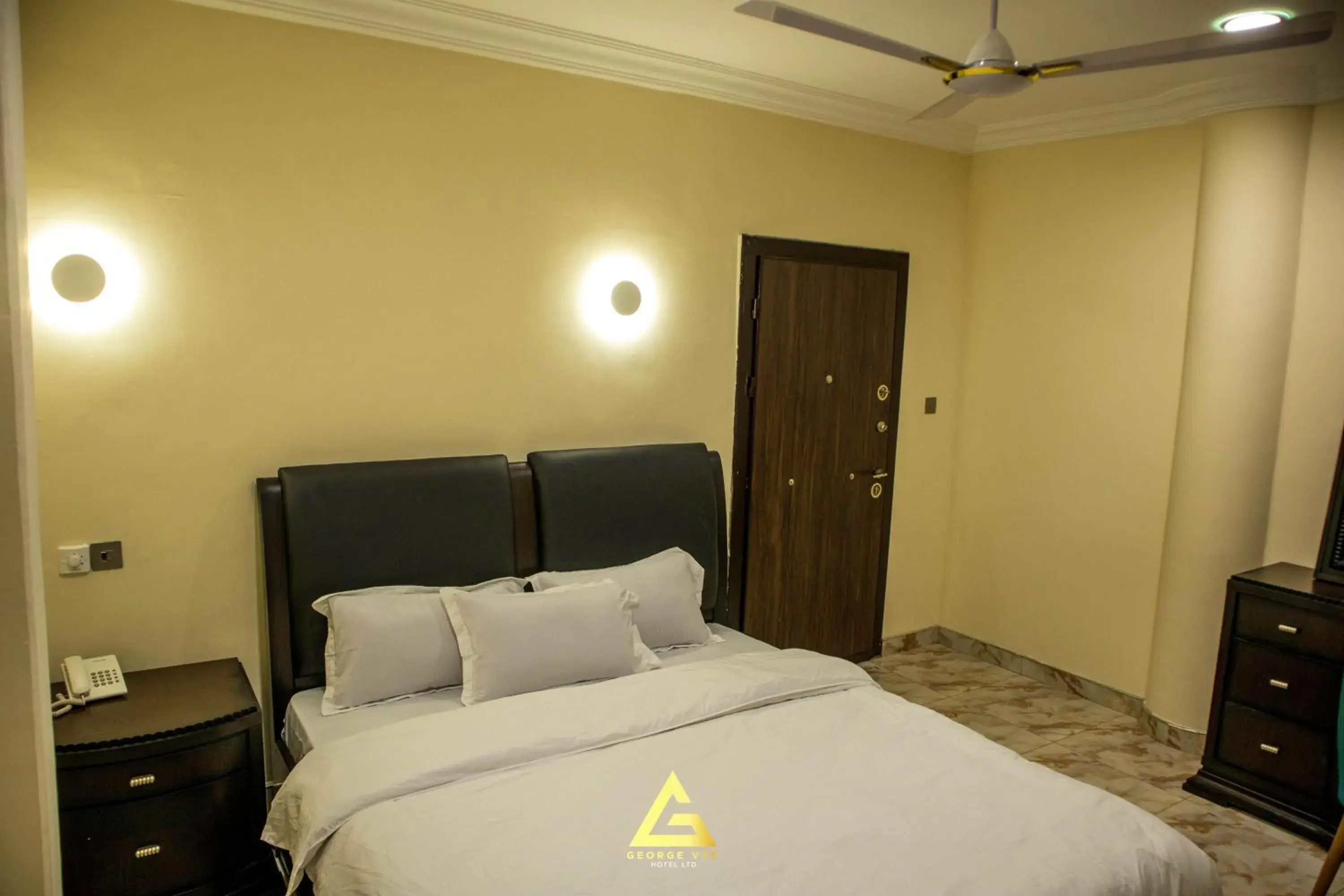 Superior Double Room in GEORGE VEE HOTEL LTD Superior Double Room in GEORGE VEE HOTEL LTD