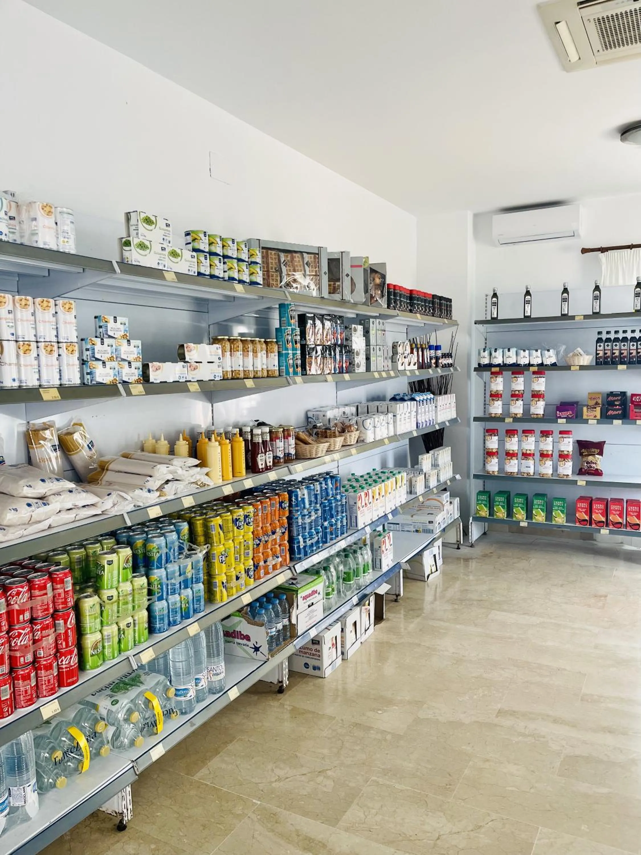 Supermarket/grocery shop in Hotel Apartamentos Manilva Sun