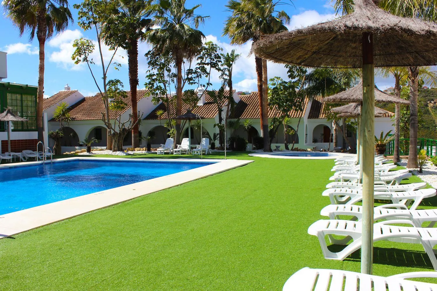 Swimming pool in Hotel Apartamentos Manilva Sun