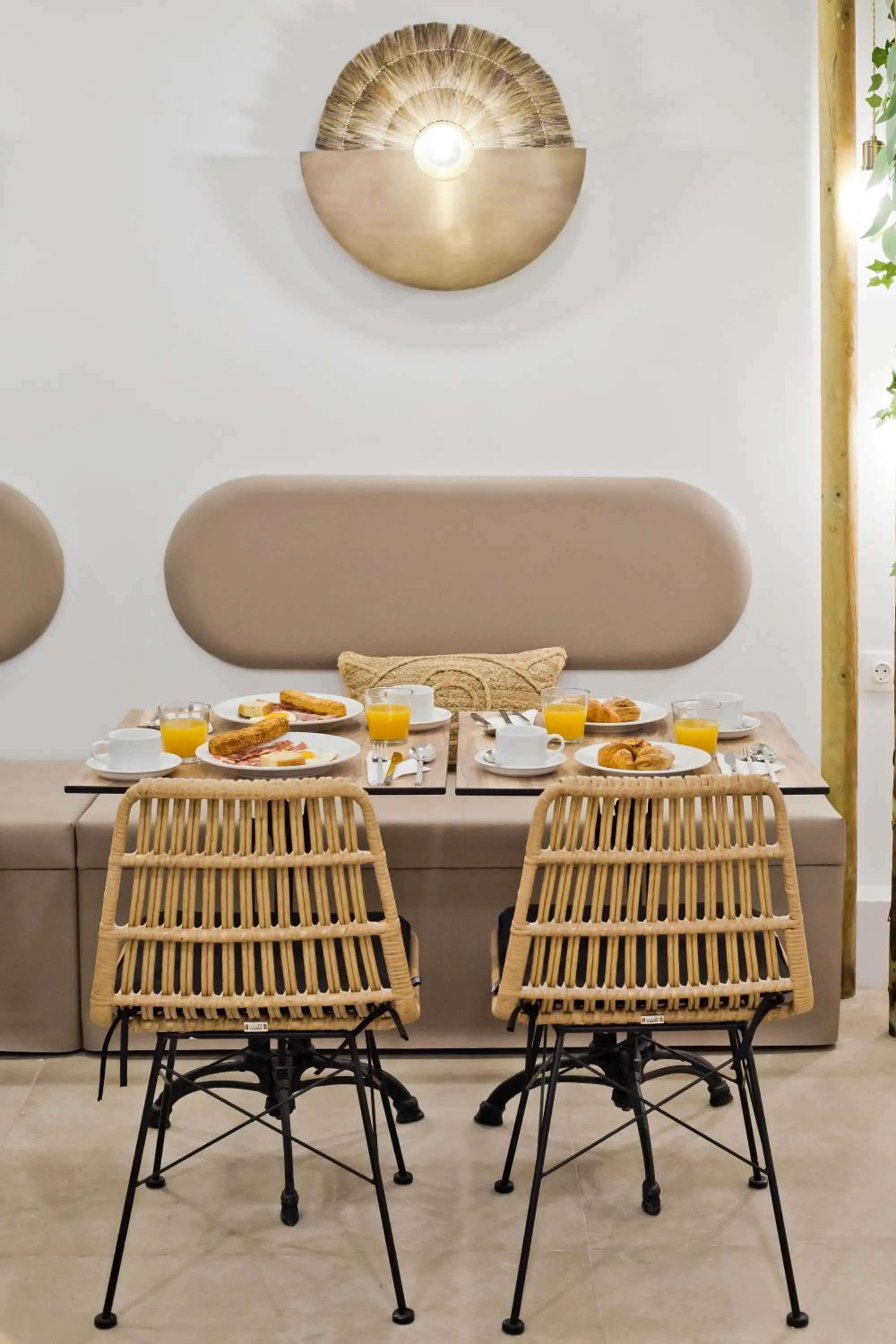 Restaurant/places to eat in Diana Art Boutique Hotel