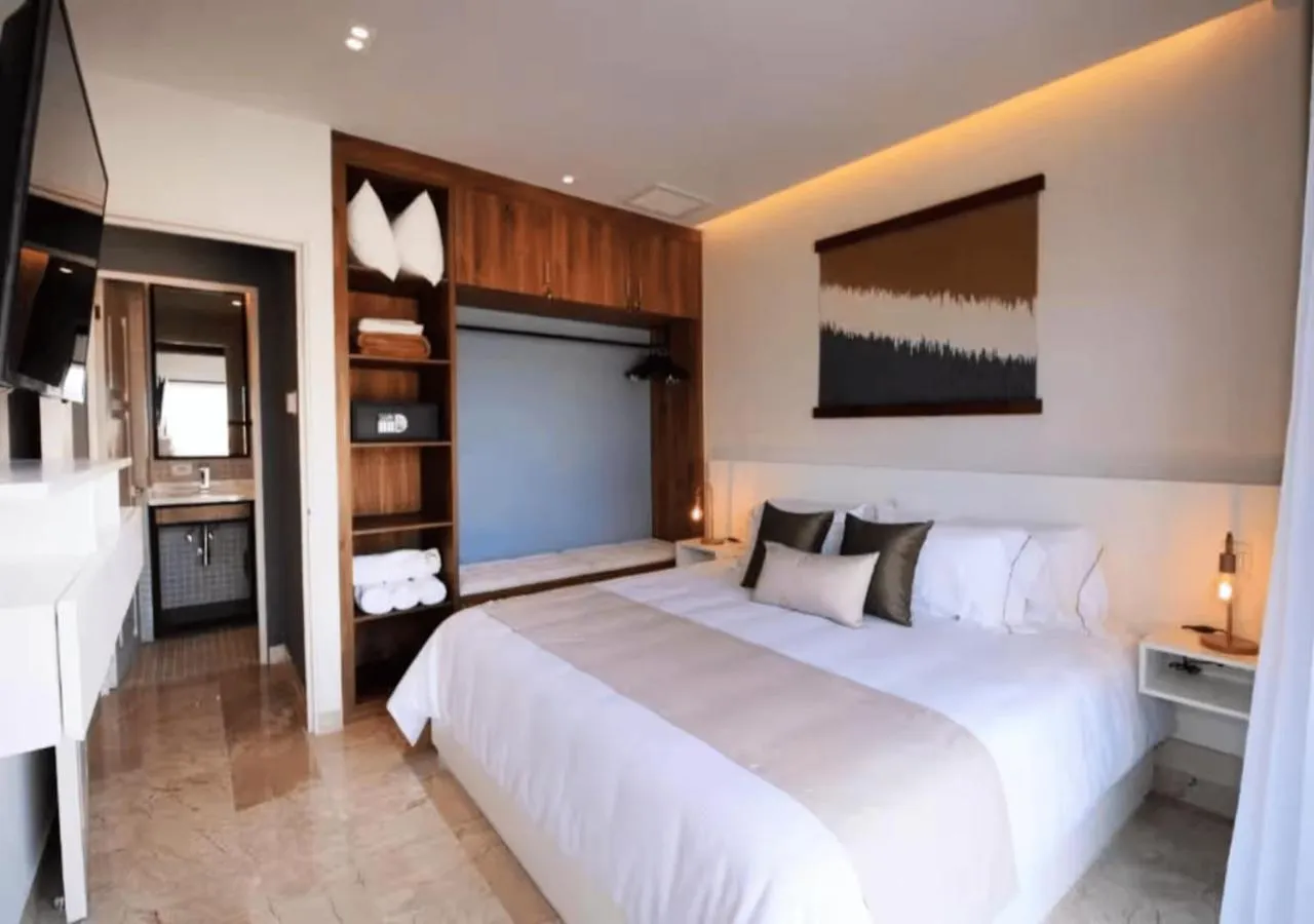 TV and multimedia, Bed in Luxury 1BR Condo Prime Location