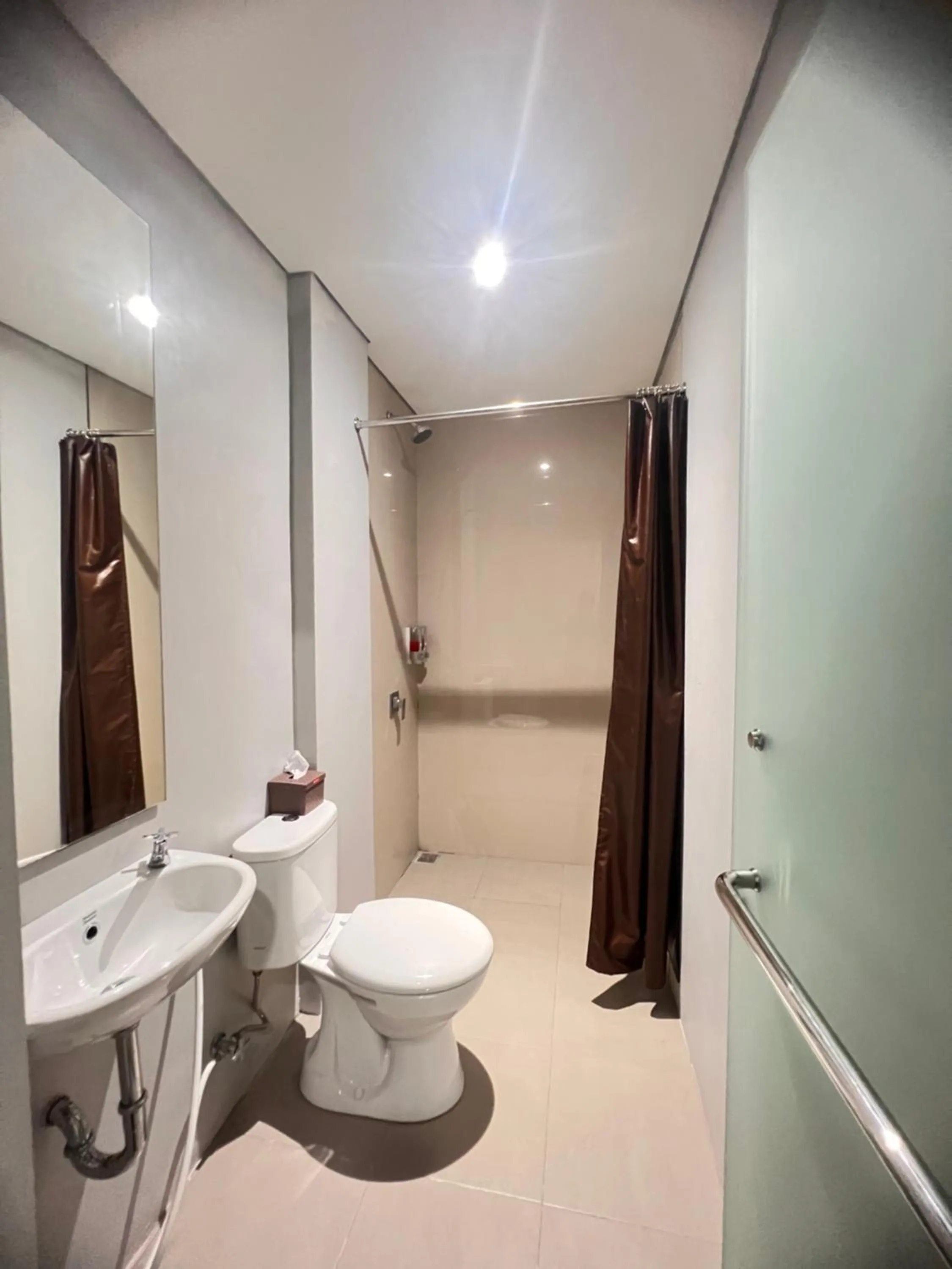 Shower in Sleep Studio Hotel City Center Surabaya