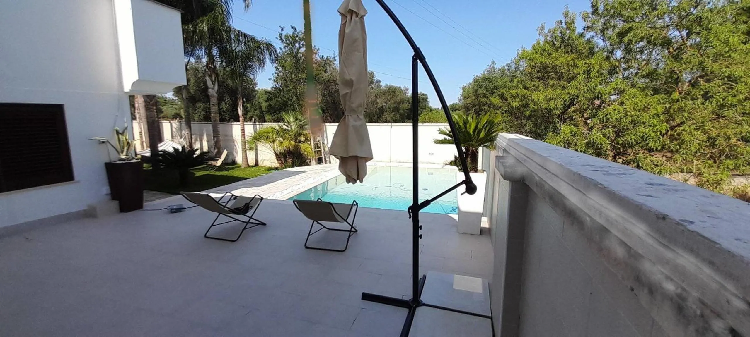 Balcony/Terrace in Villa con piscina Aria di sole