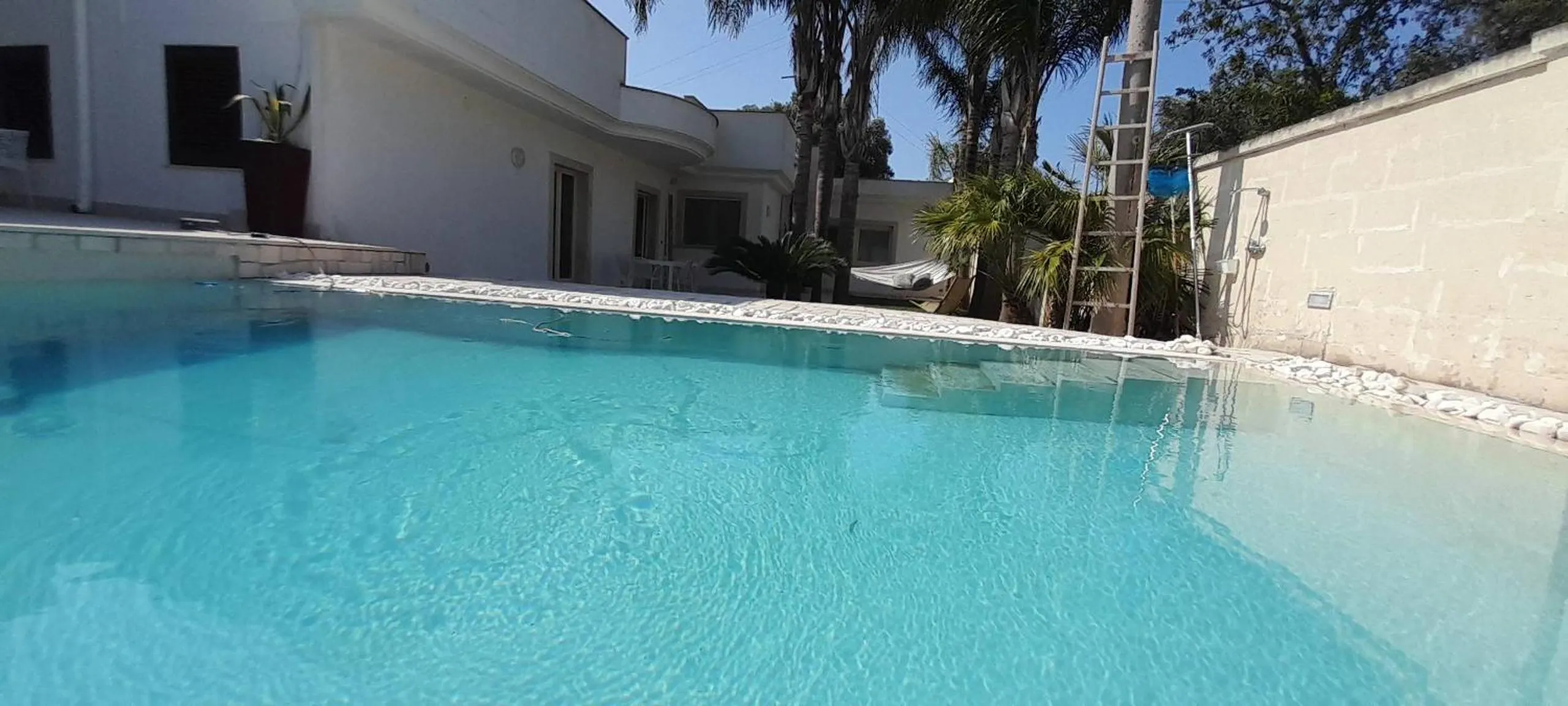 Swimming pool in Villa con piscina Aria di sole