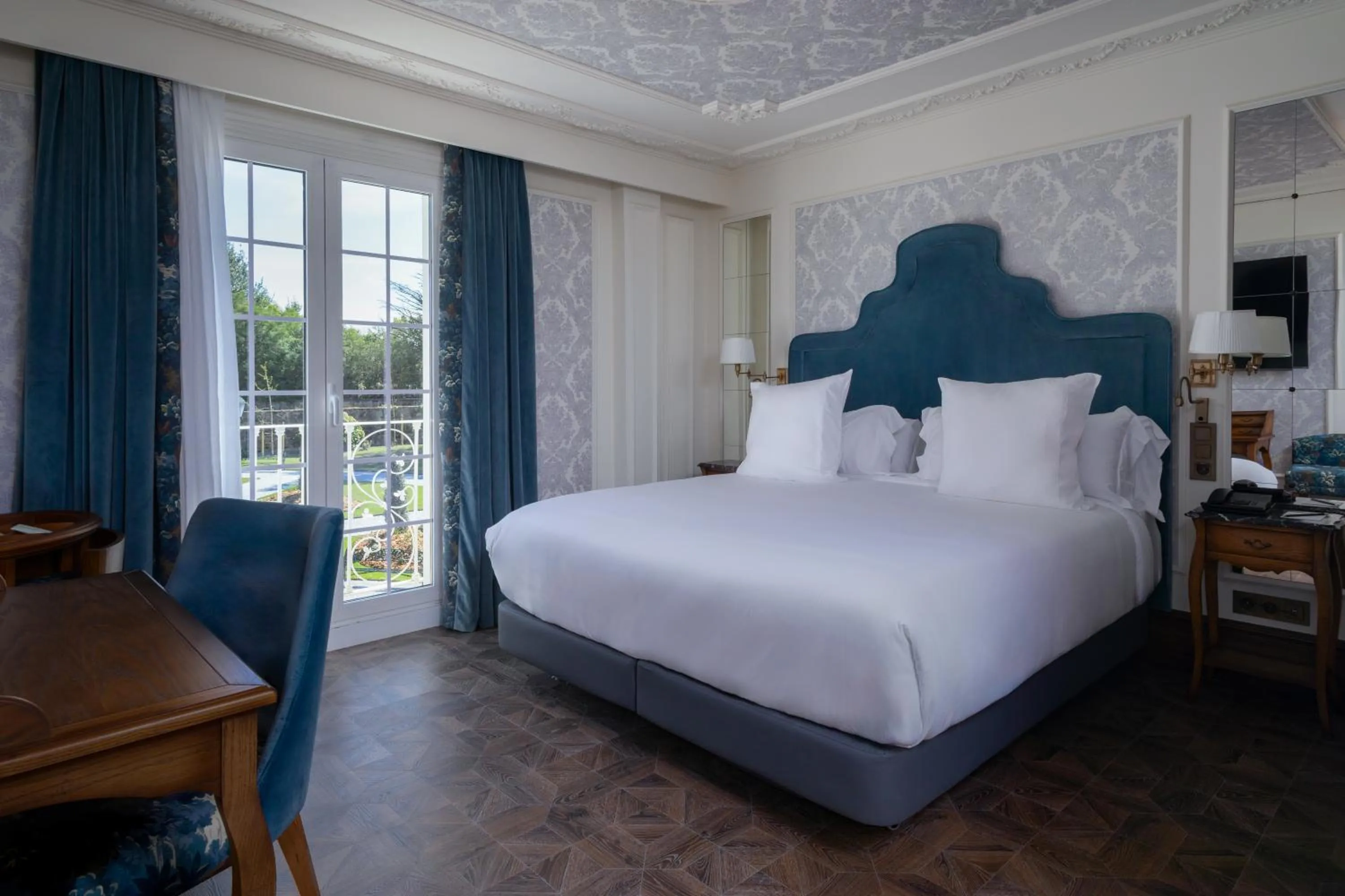 Bed in Hotel Luze Boutique San Sebastian