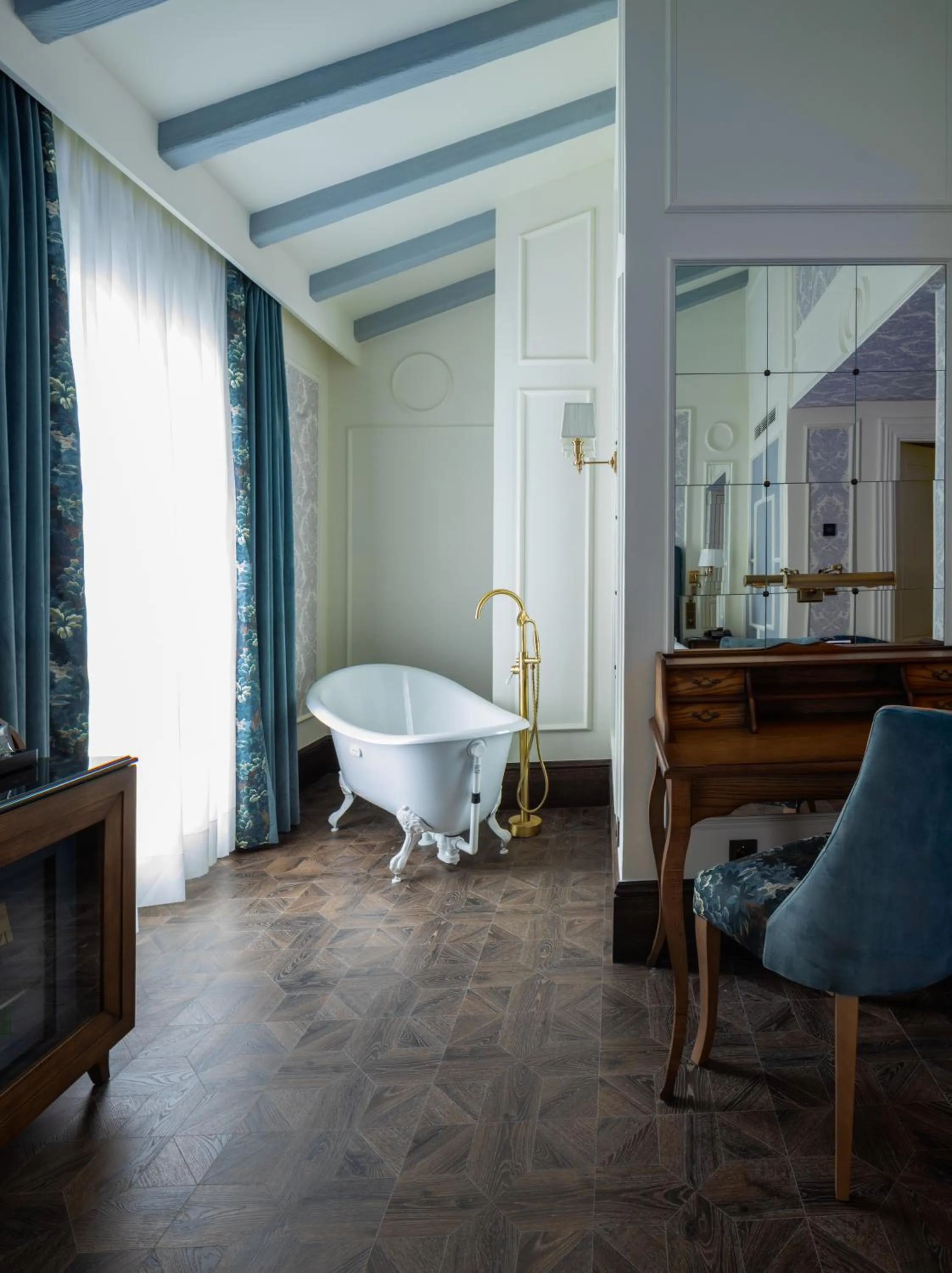 Bath in Hotel Luze Boutique San Sebastian
