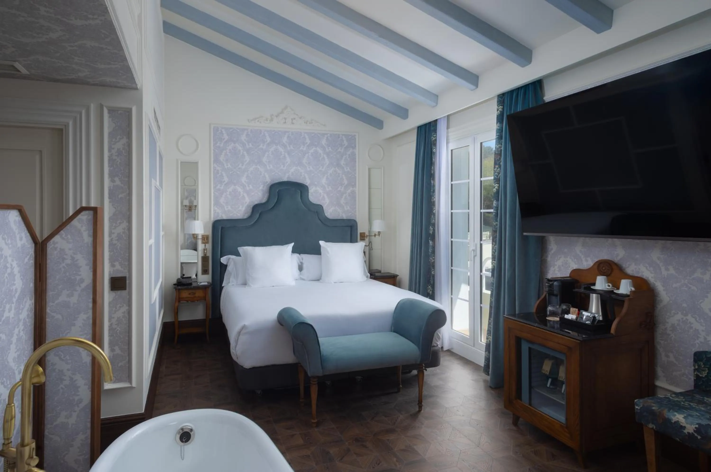 Bed in Hotel Luze Boutique San Sebastian