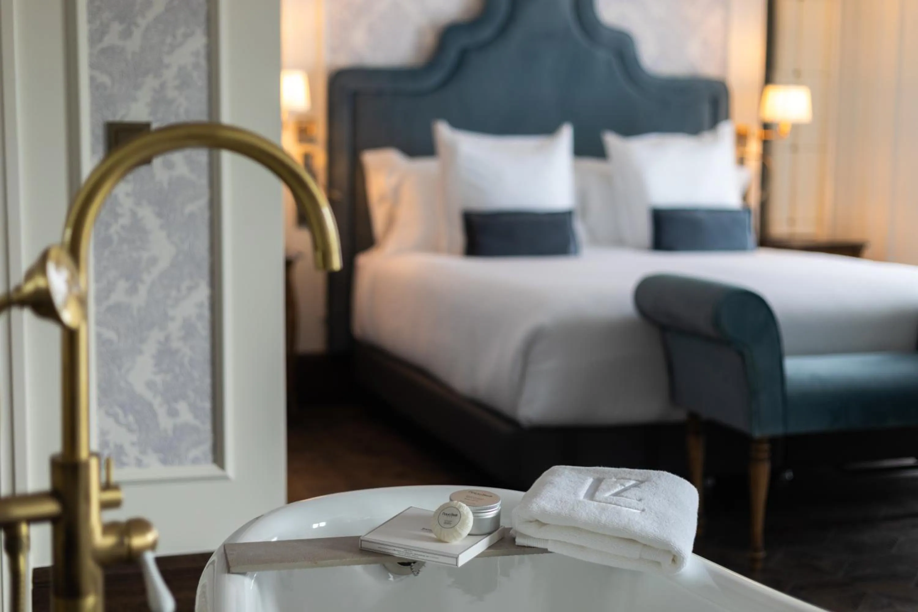 Bath, Bed in Hotel Luze Boutique San Sebastian