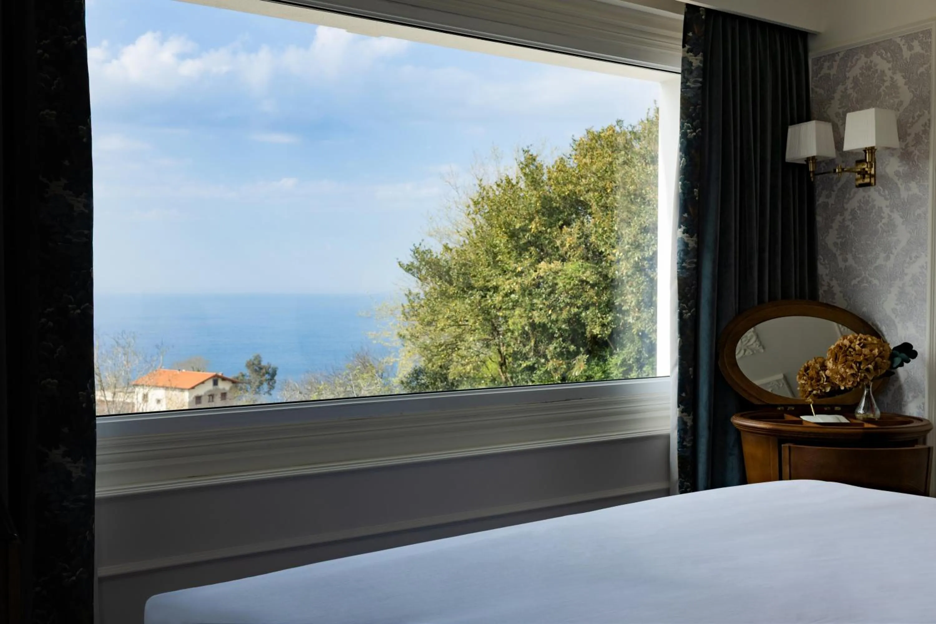 Sea view, Bed in Hotel Luze Boutique San Sebastian
