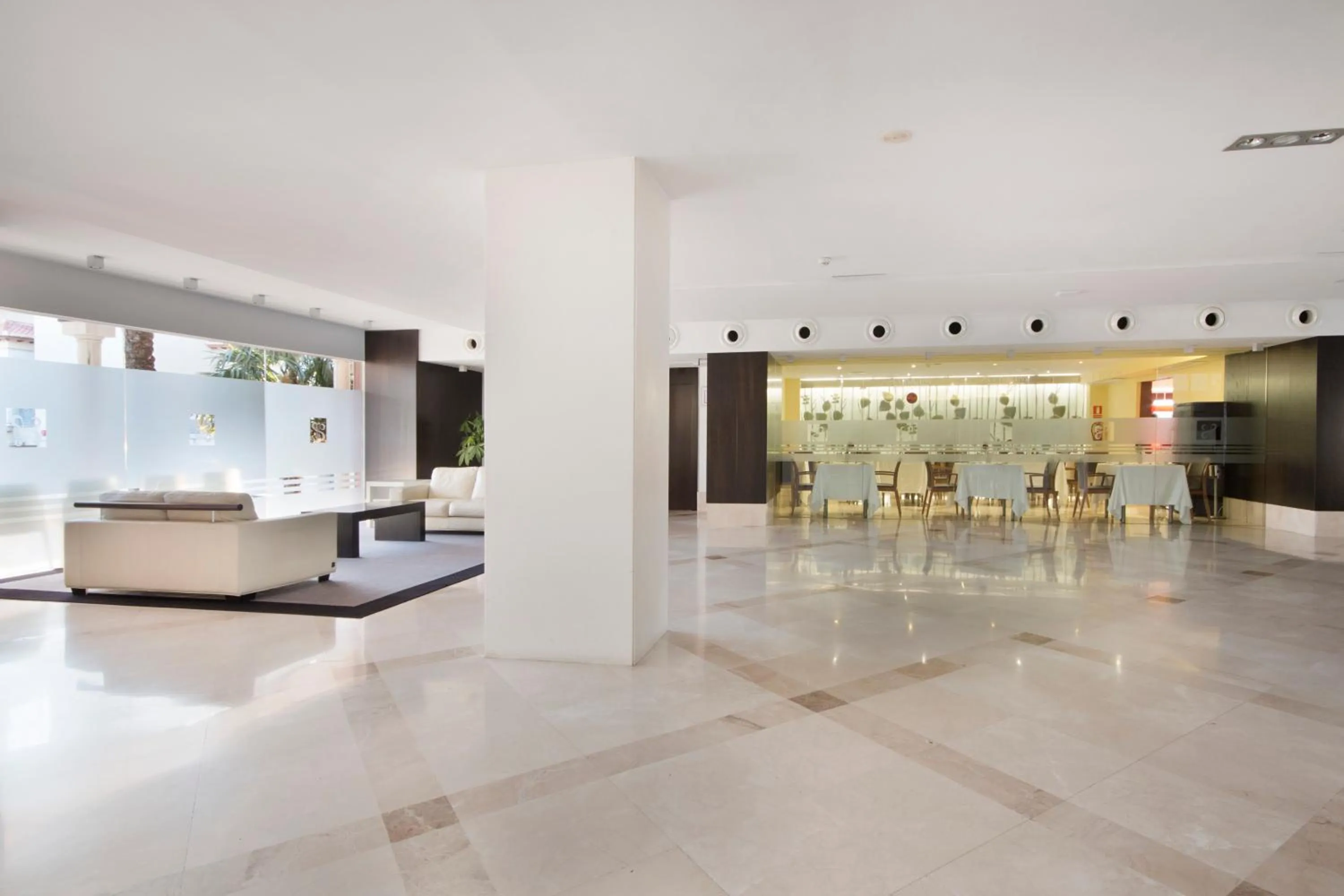 Lobby or reception in Hotel Granada Palace