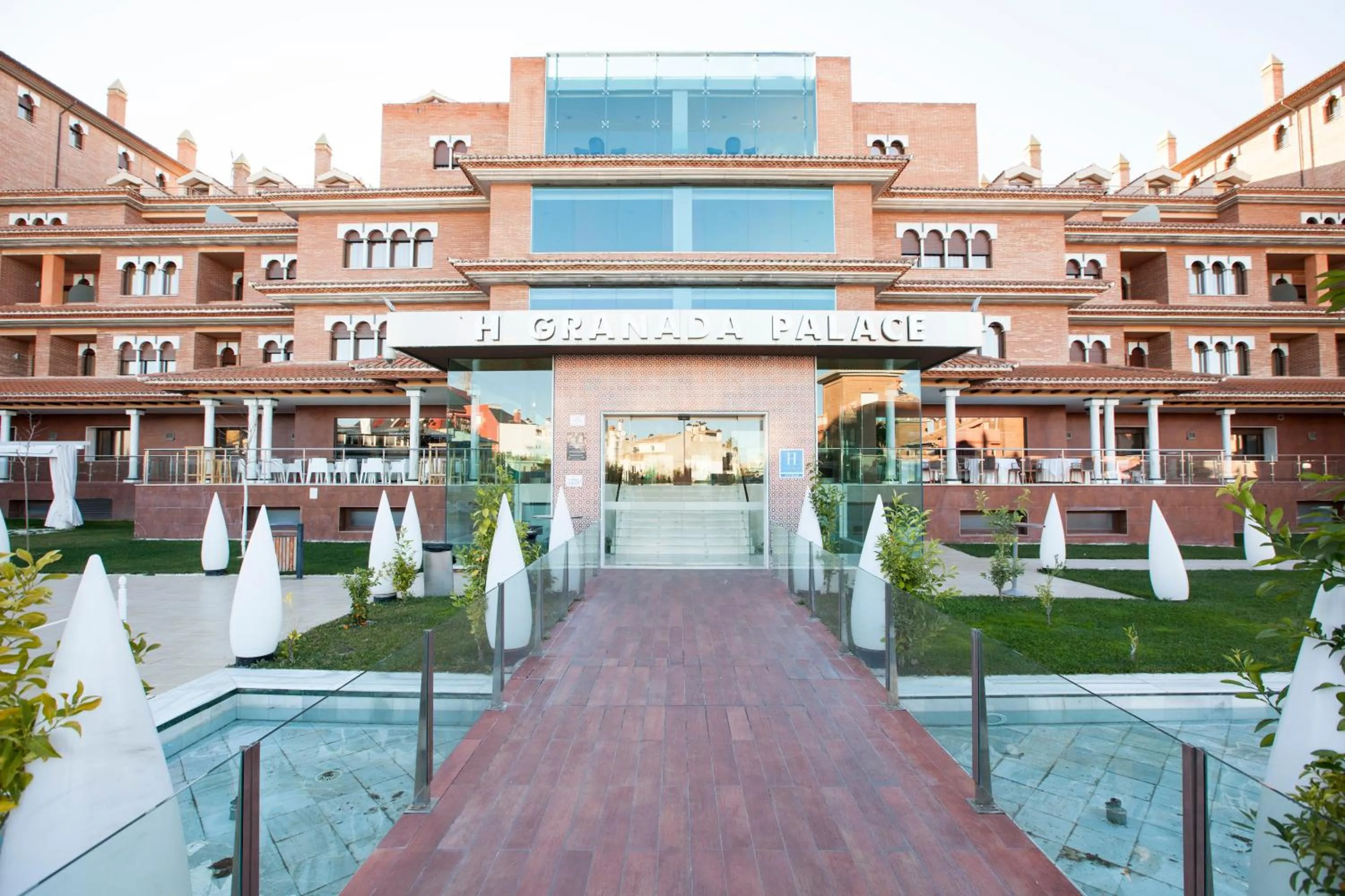 Facade/entrance in Hotel Granada Palace