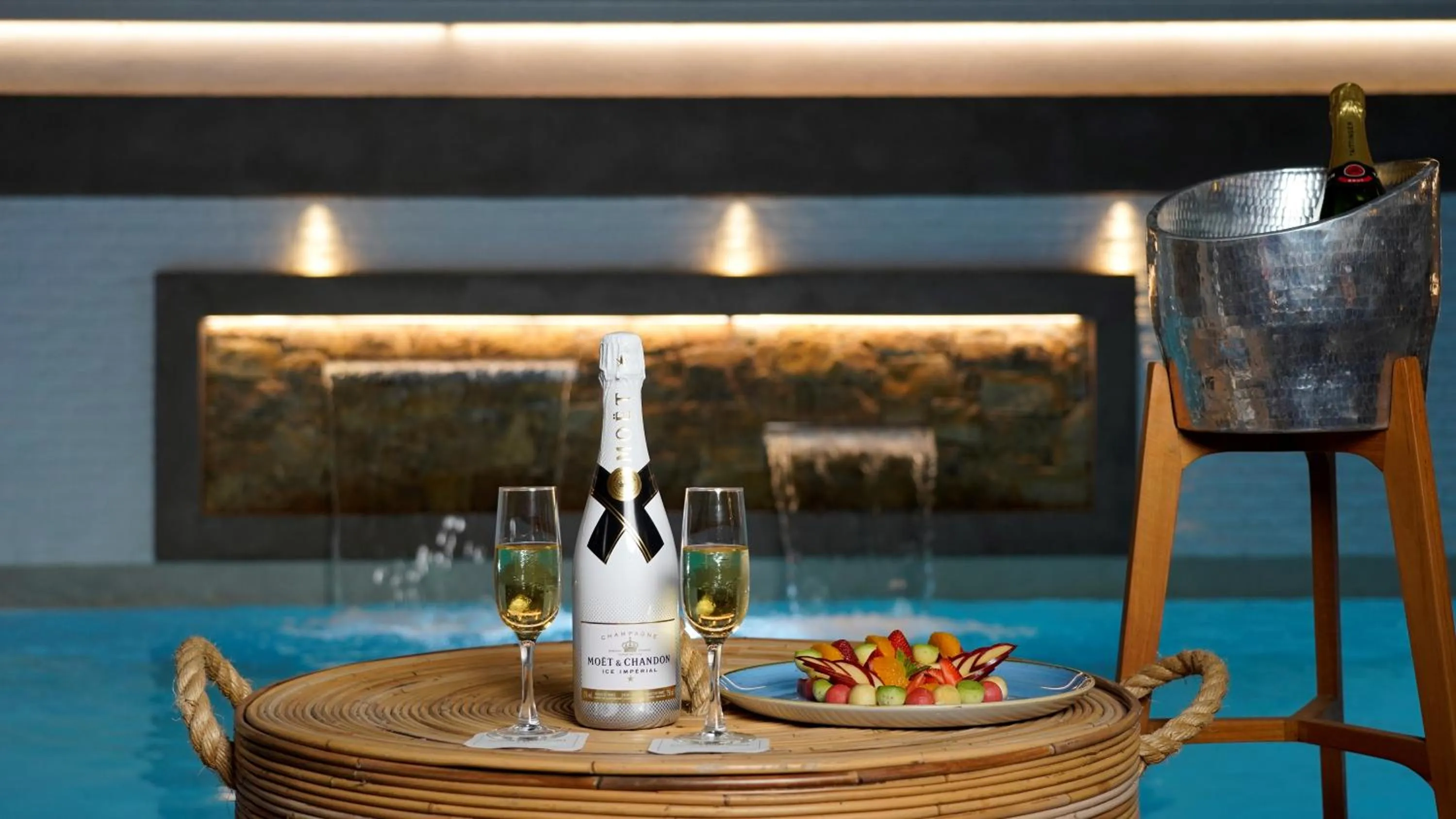 Restaurant/places to eat in Hotel Evilion Sea And Sun