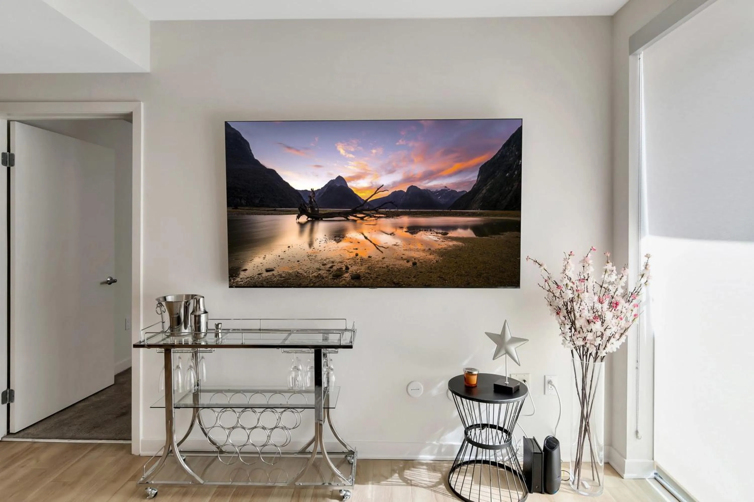 5 Heart of Santa Monica apartment