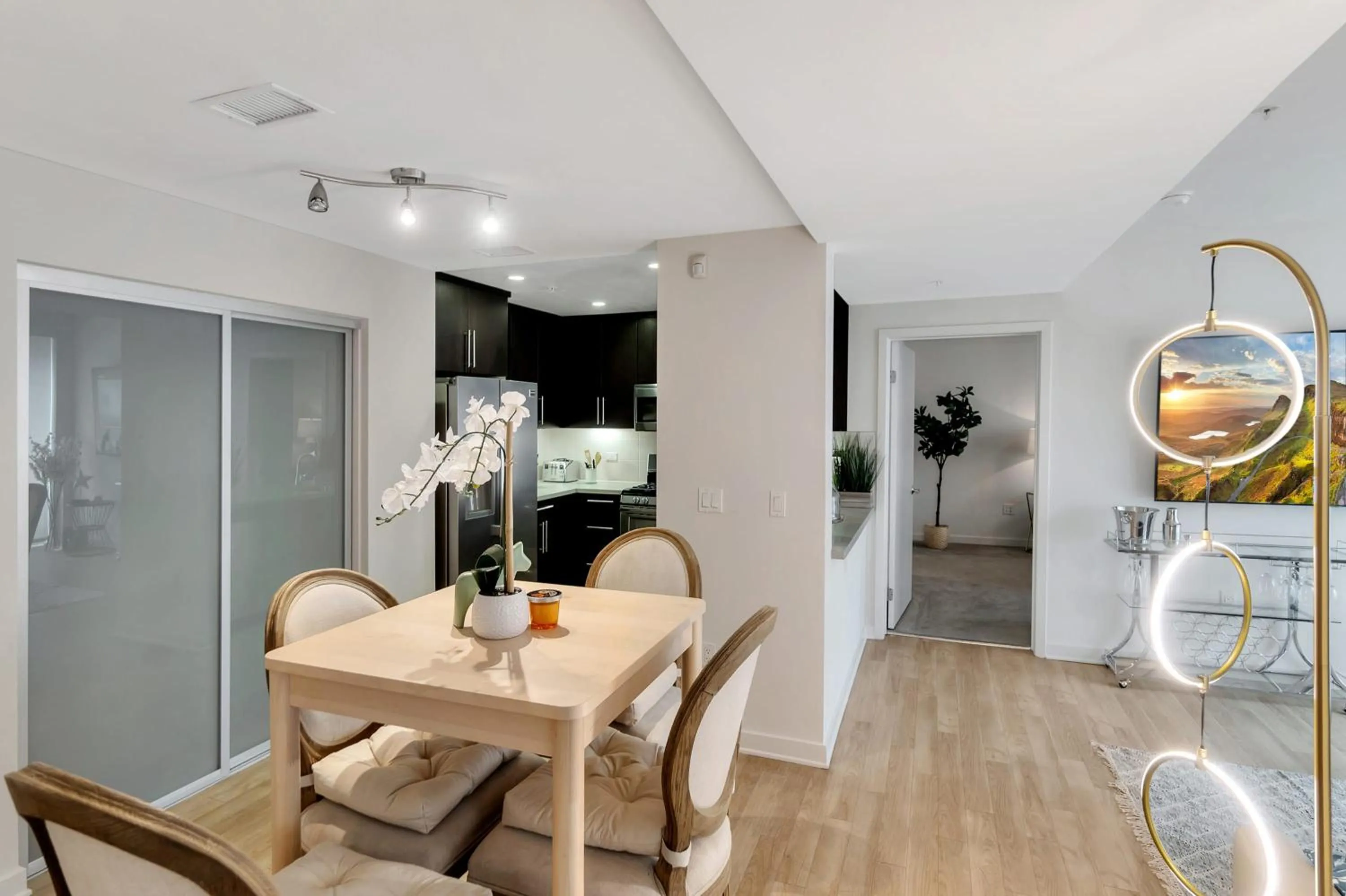 5 Heart of Santa Monica apartment