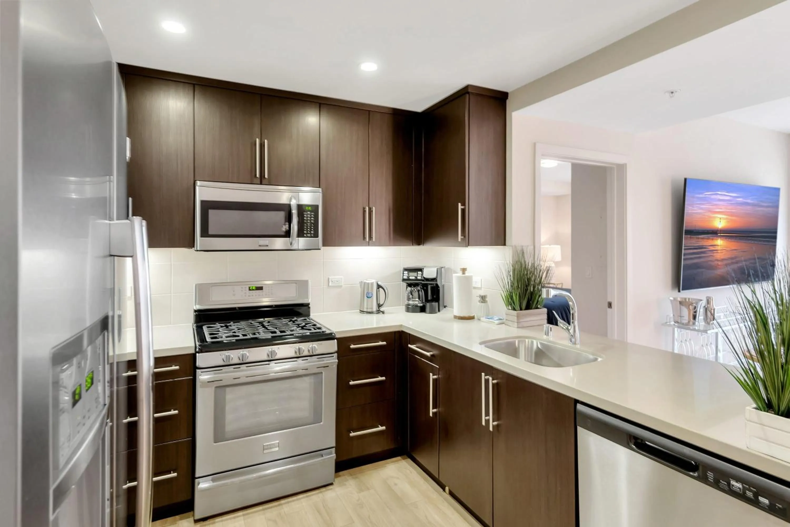 5 Heart of Santa Monica apartment