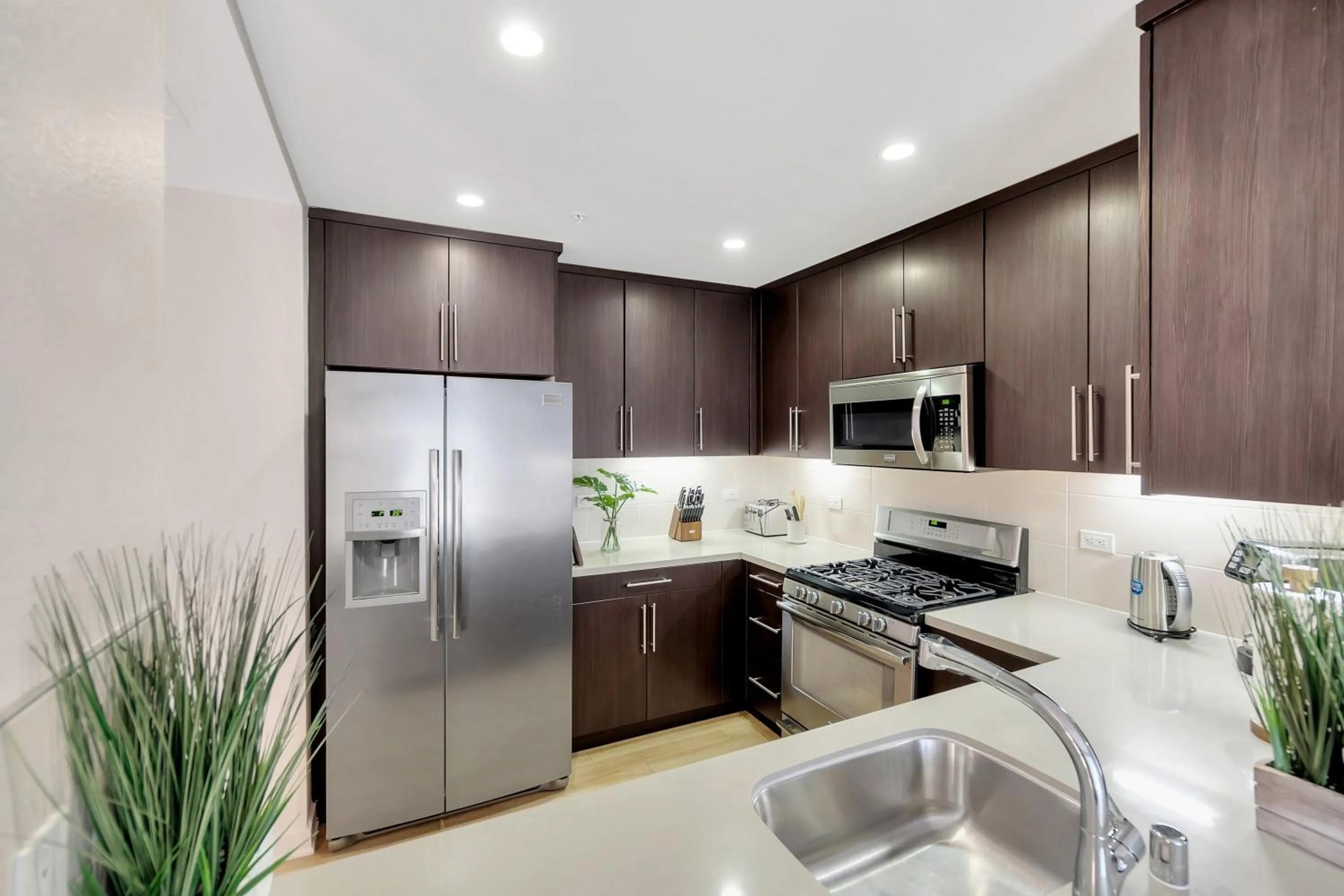 5 Heart of Santa Monica apartment