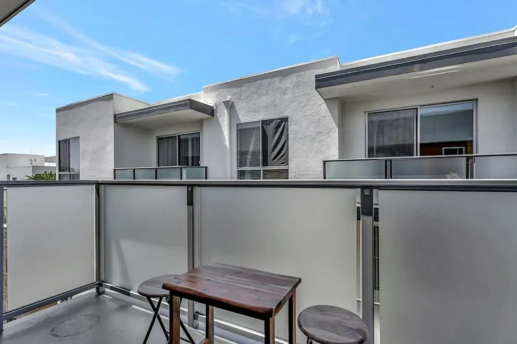 5 Heart of Santa Monica apartment