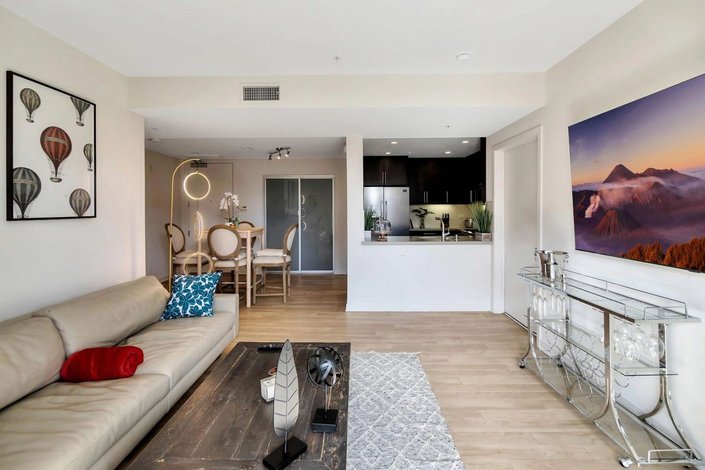 5 Heart of Santa Monica apartment