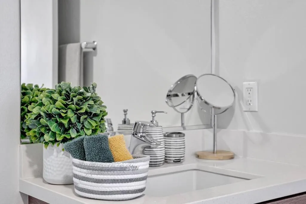 5 Heart of Santa Monica apartment