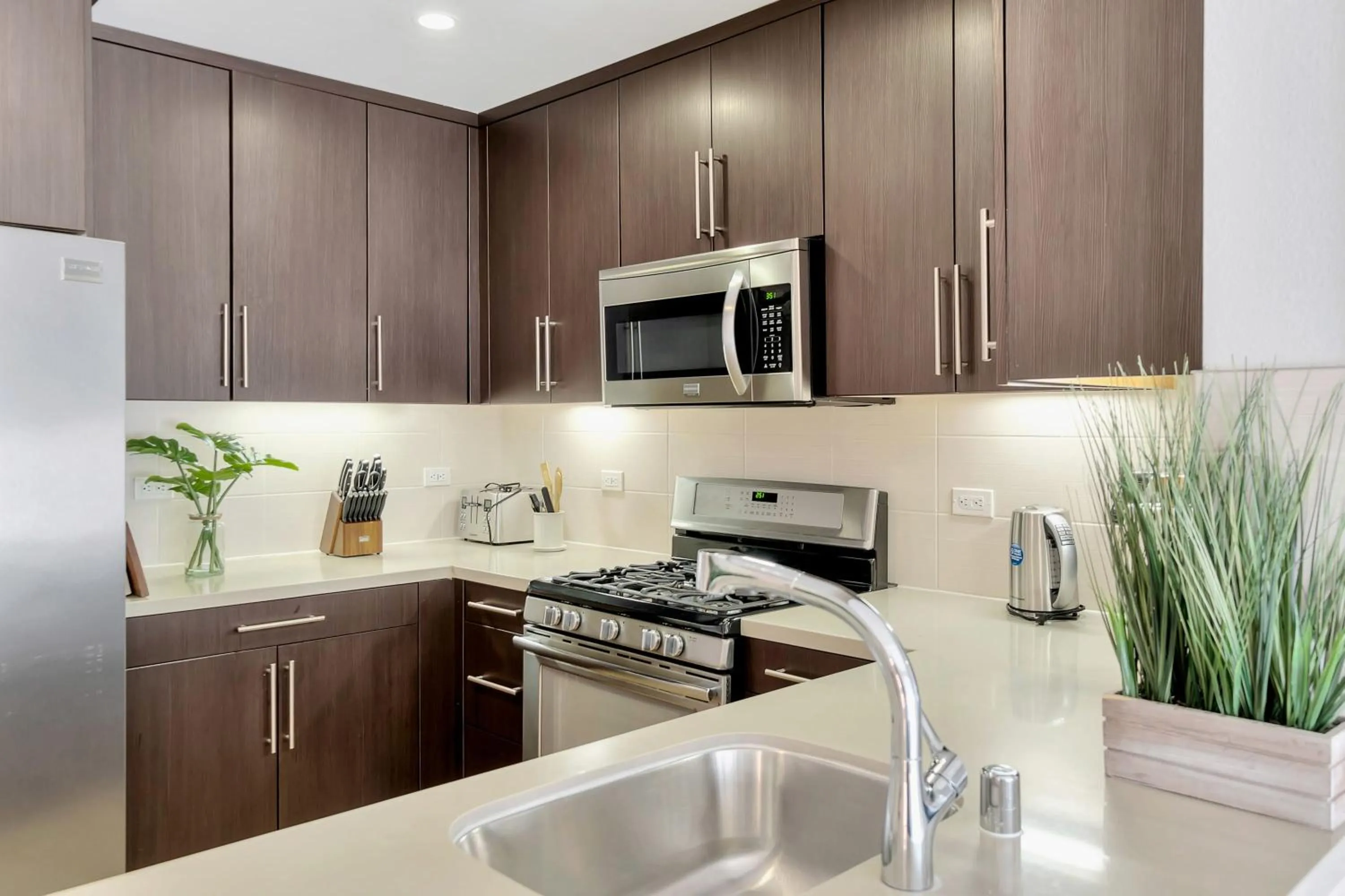 5 Heart of Santa Monica apartment