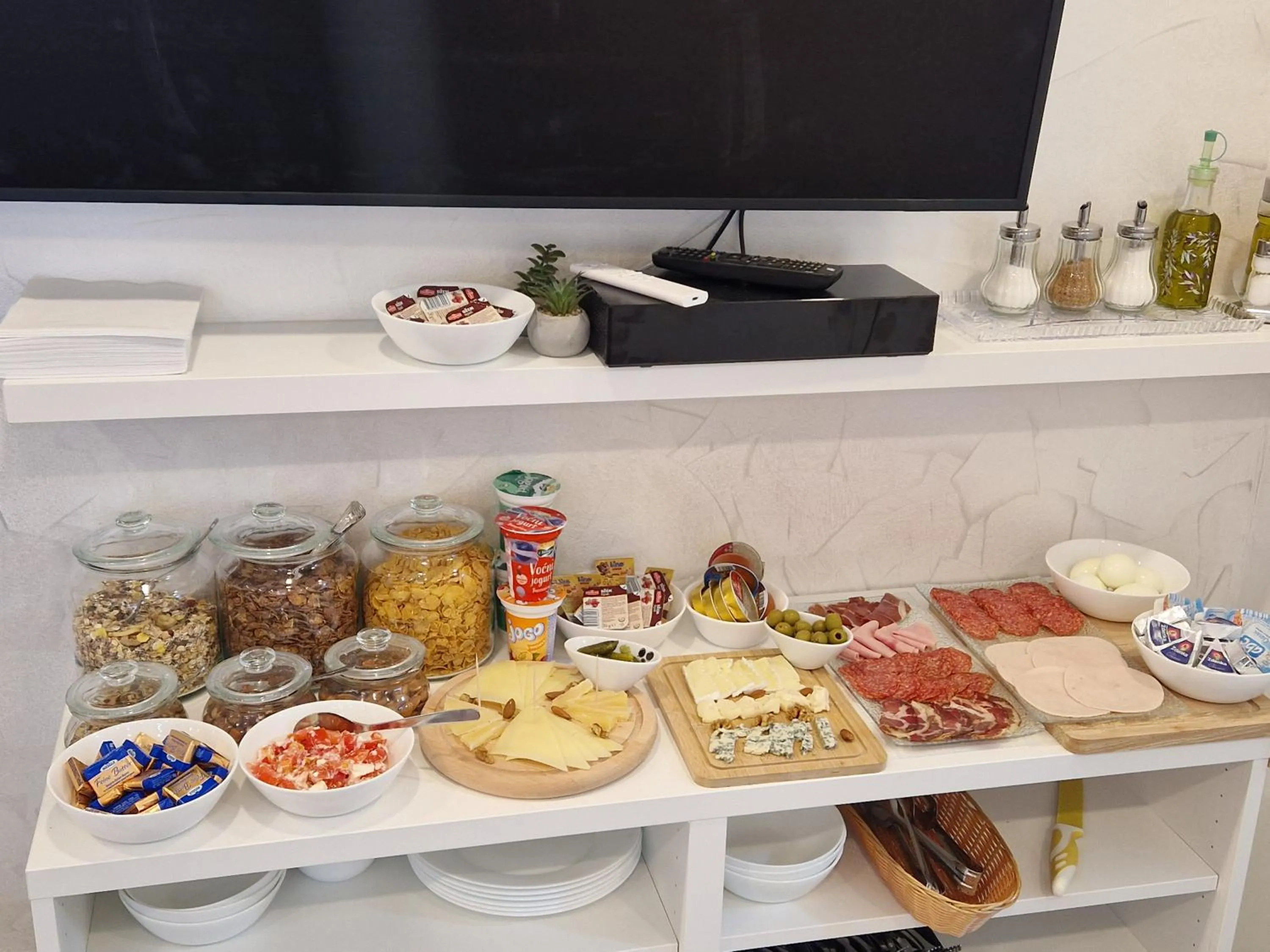 Breakfast in Irini Luxury Rooms