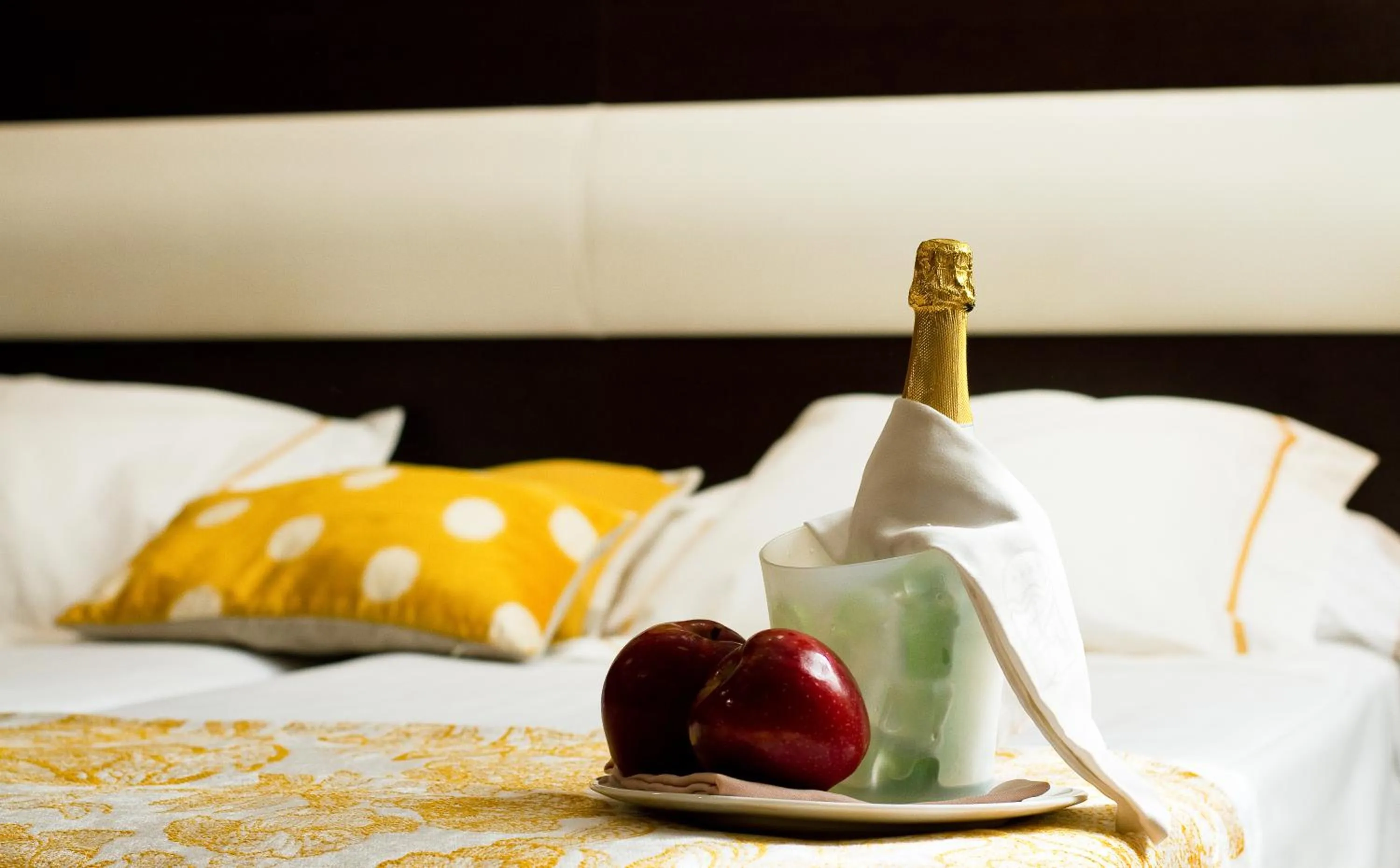 Food and drinks, Bed in Oca Palacio De La Llorea Hotel & Spa