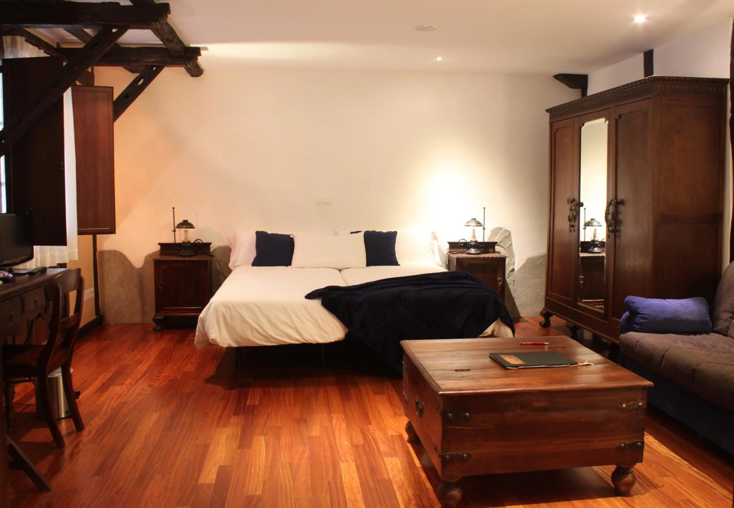 Photo of the whole room, Bed in Hotel SPA Atxaspi